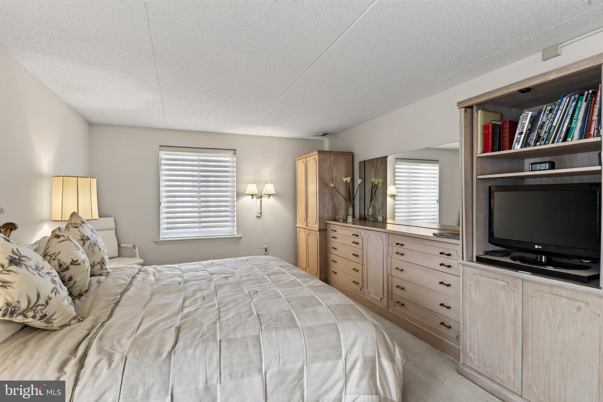 VALLEY FORGE TOWER - Residential