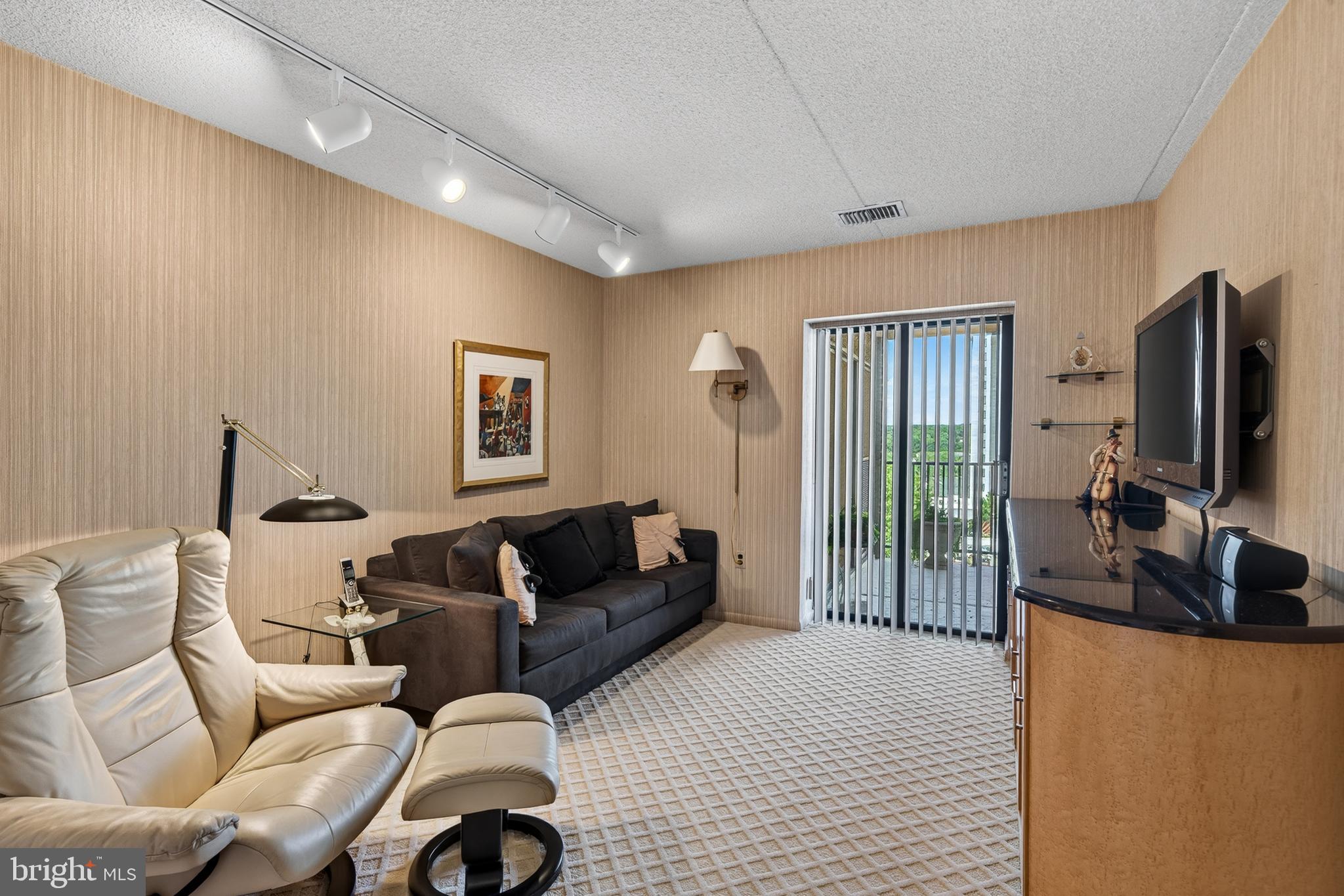 VALLEY FORGE TOWER - Residential