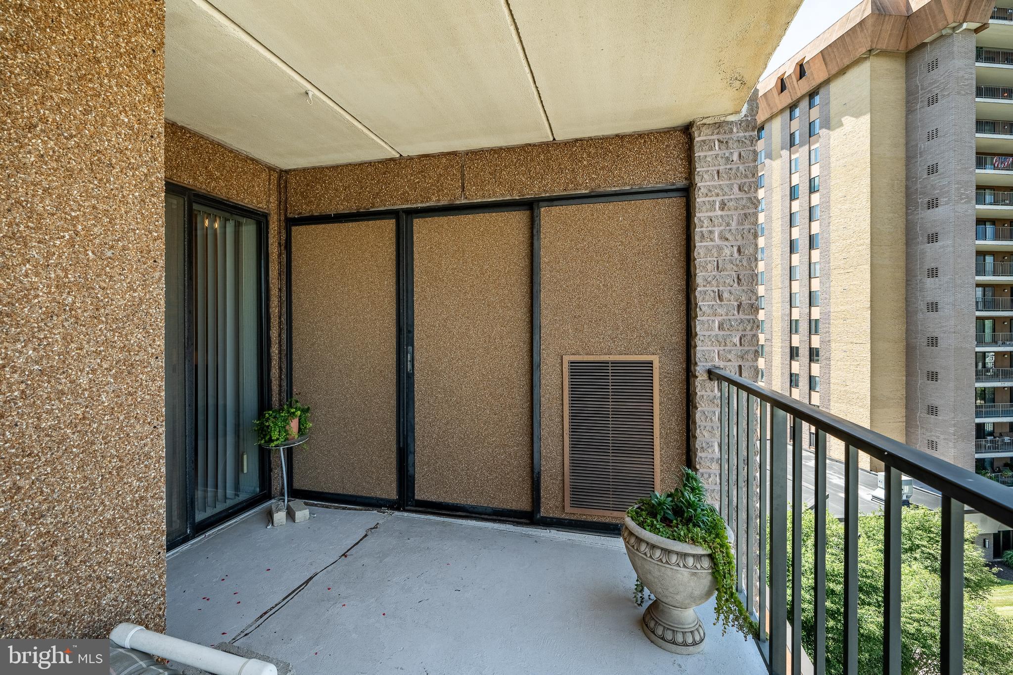 VALLEY FORGE TOWER - Residential