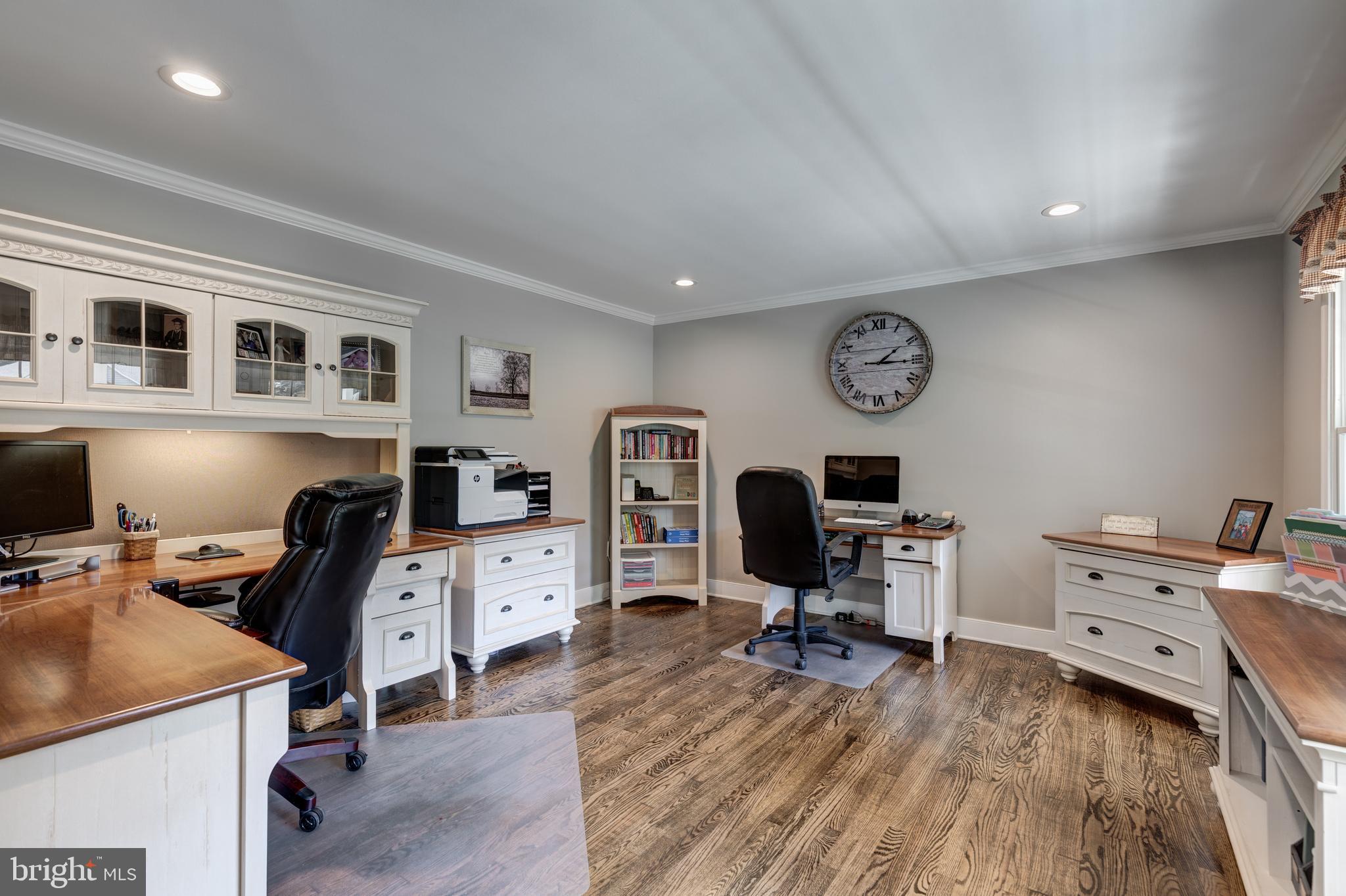 PROUD OAKS - Residential