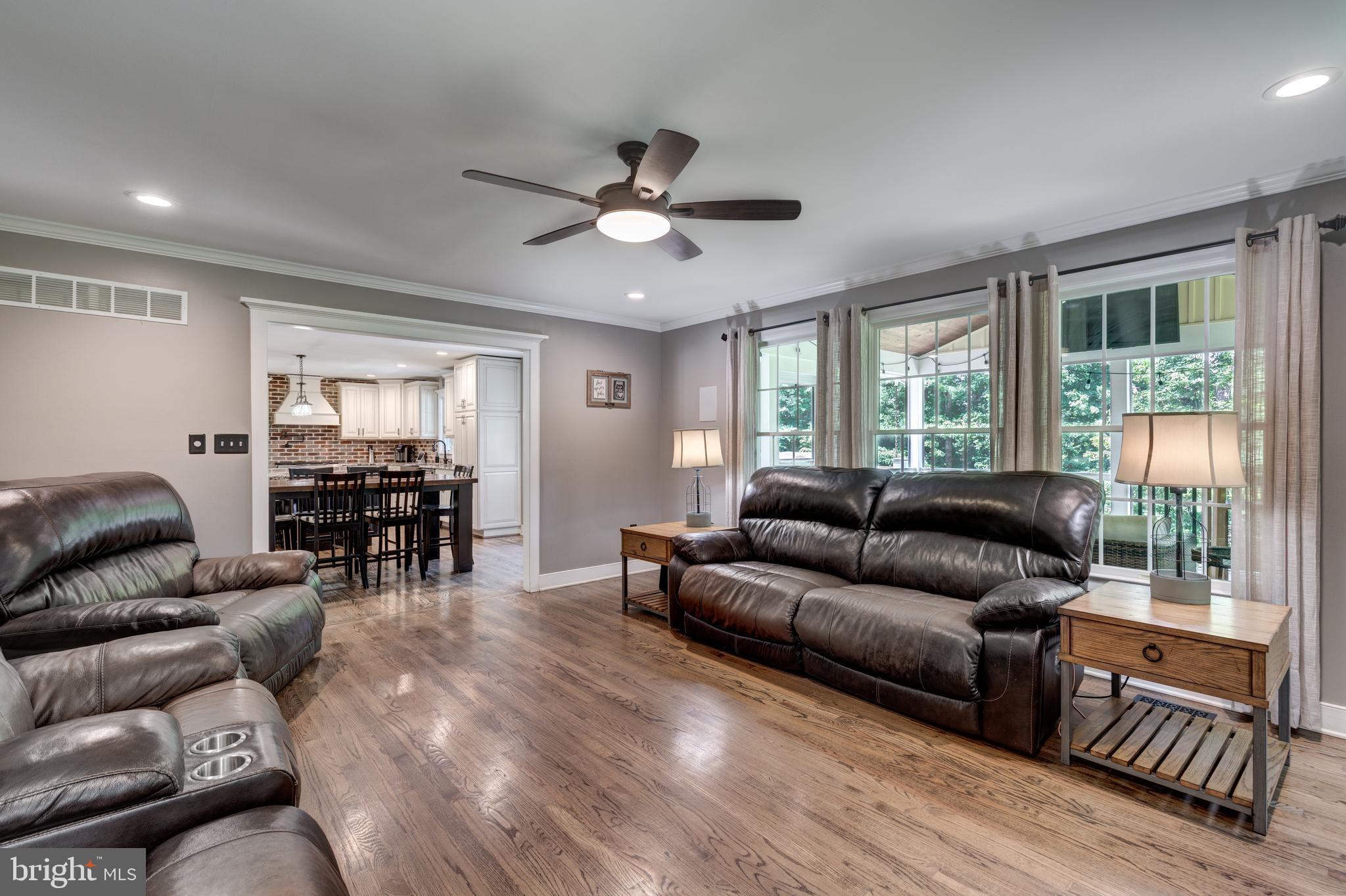 PROUD OAKS - Residential