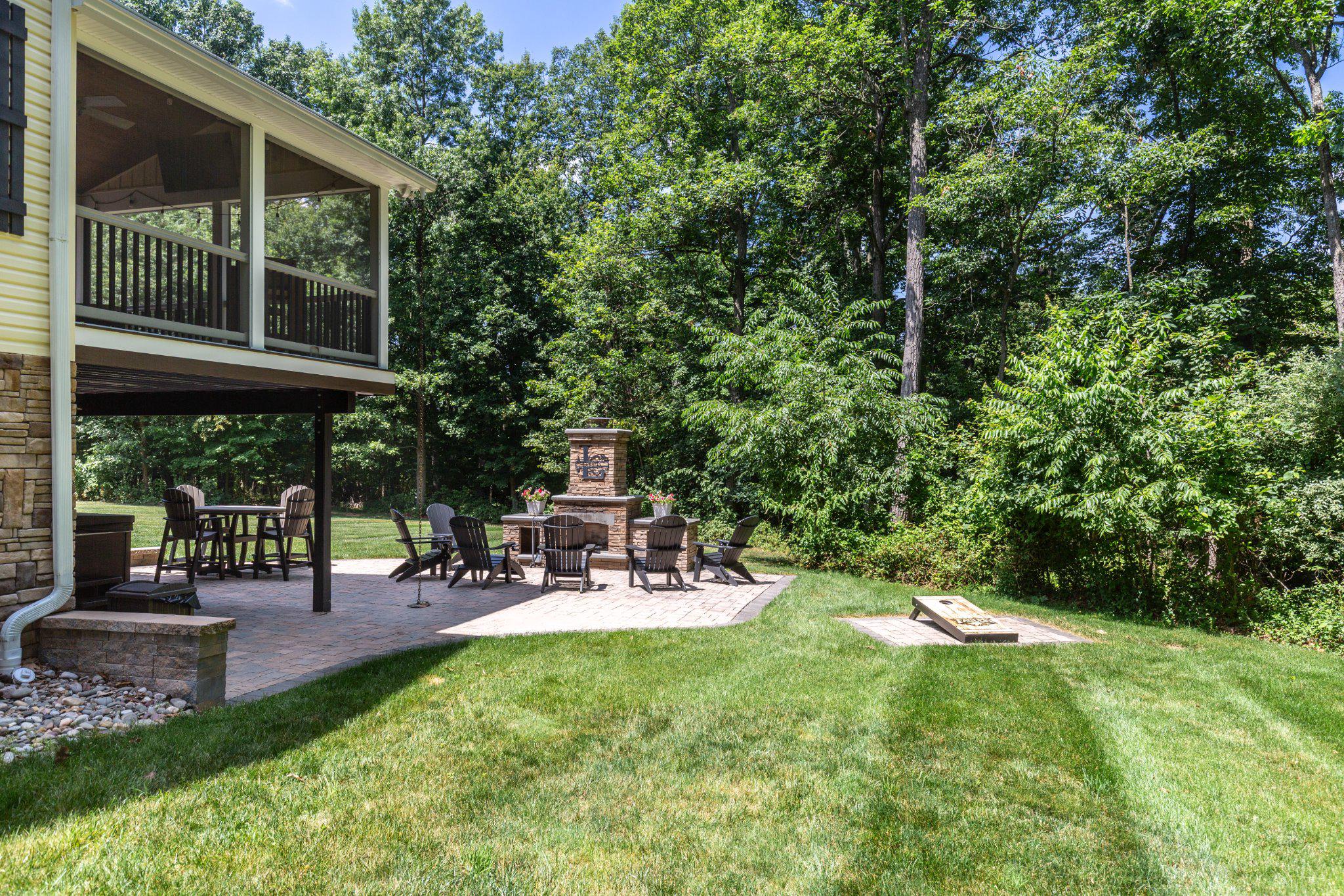 PROUD OAKS - Residential