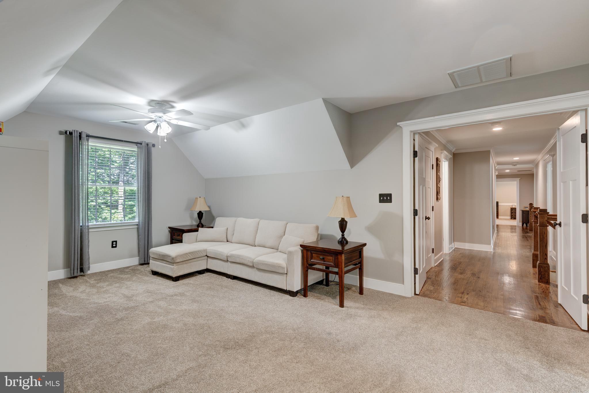 PROUD OAKS - Residential