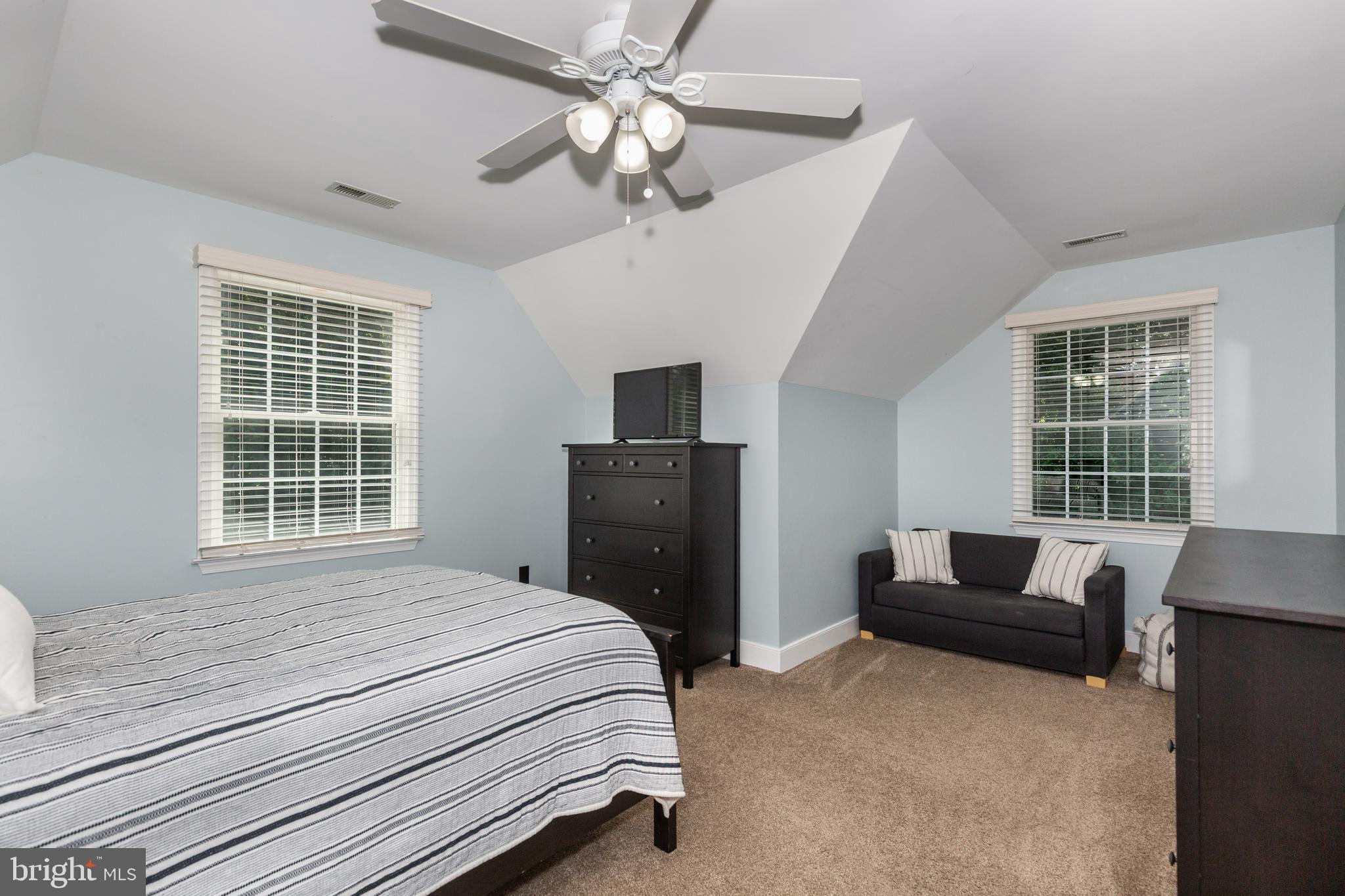 PROUD OAKS - Residential