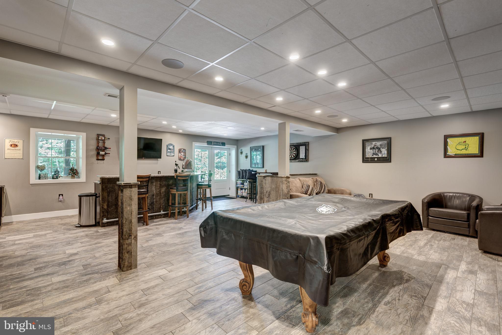 PROUD OAKS - Residential