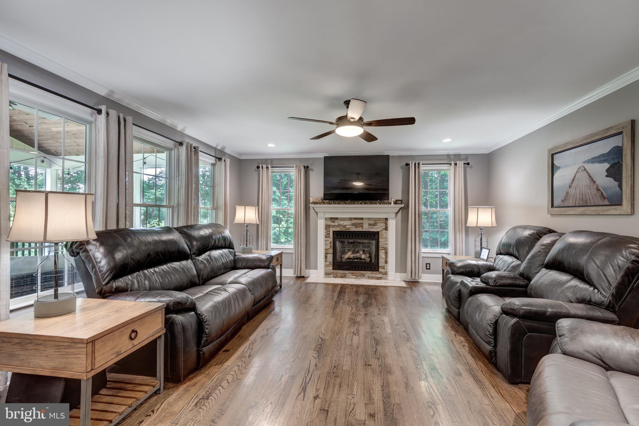 PROUD OAKS - Residential