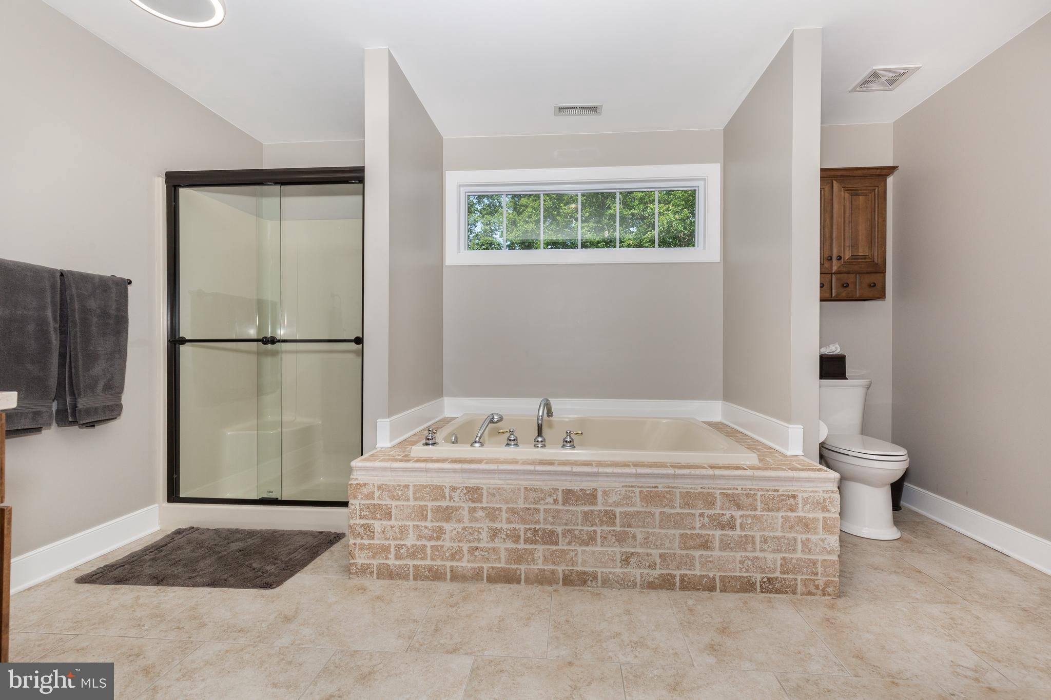 PROUD OAKS - Residential