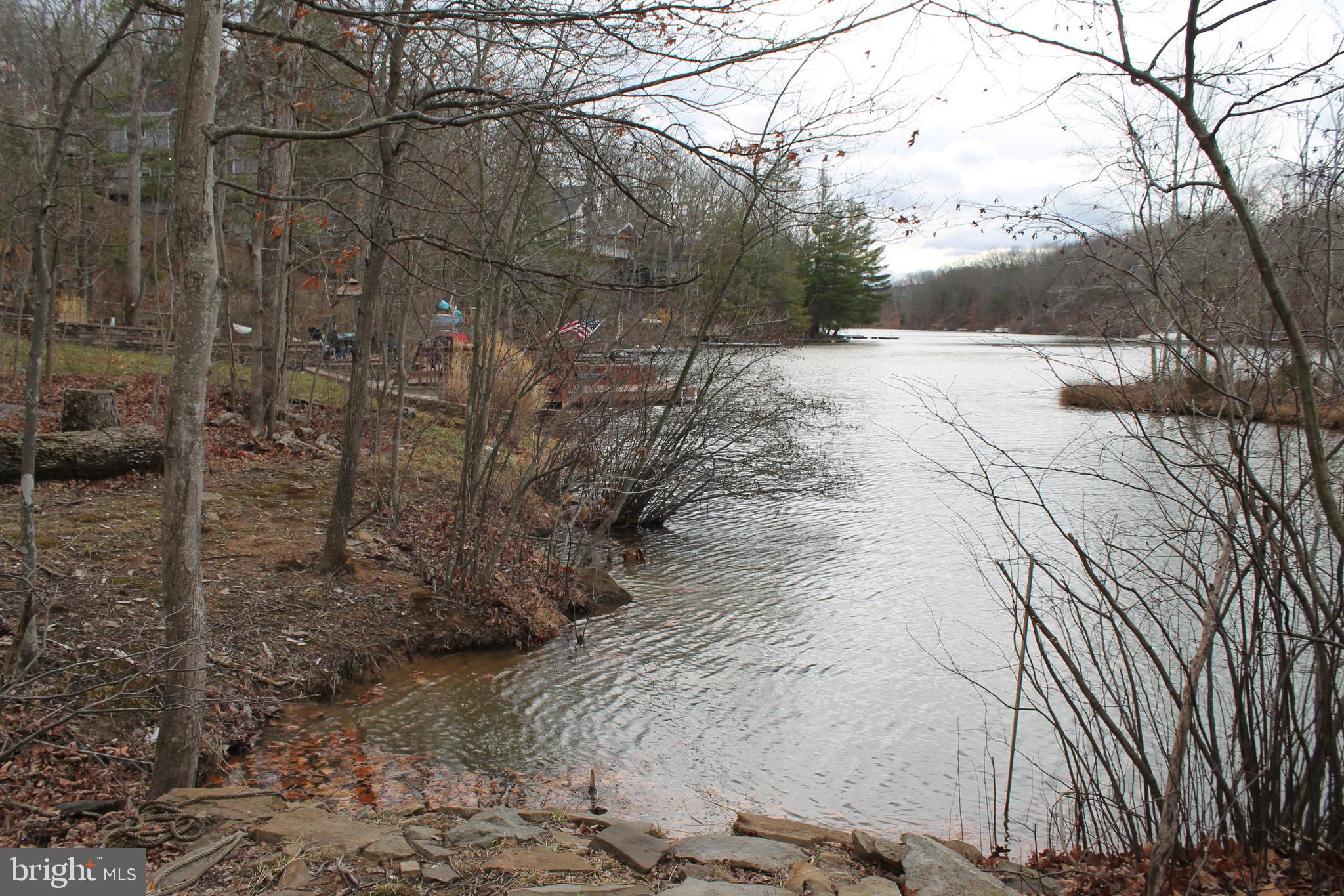 LAKE HOLIDAY ESTATES - Land