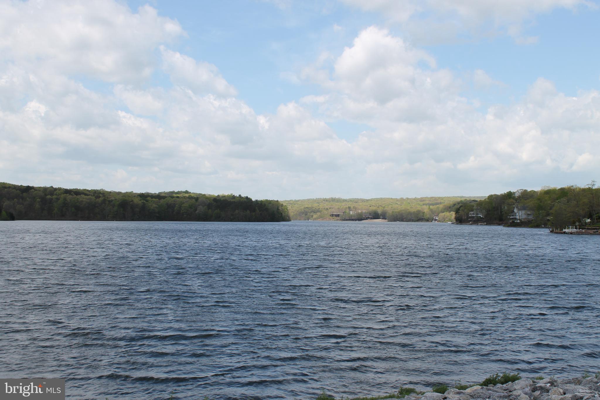 LAKE HOLIDAY ESTATES - Land