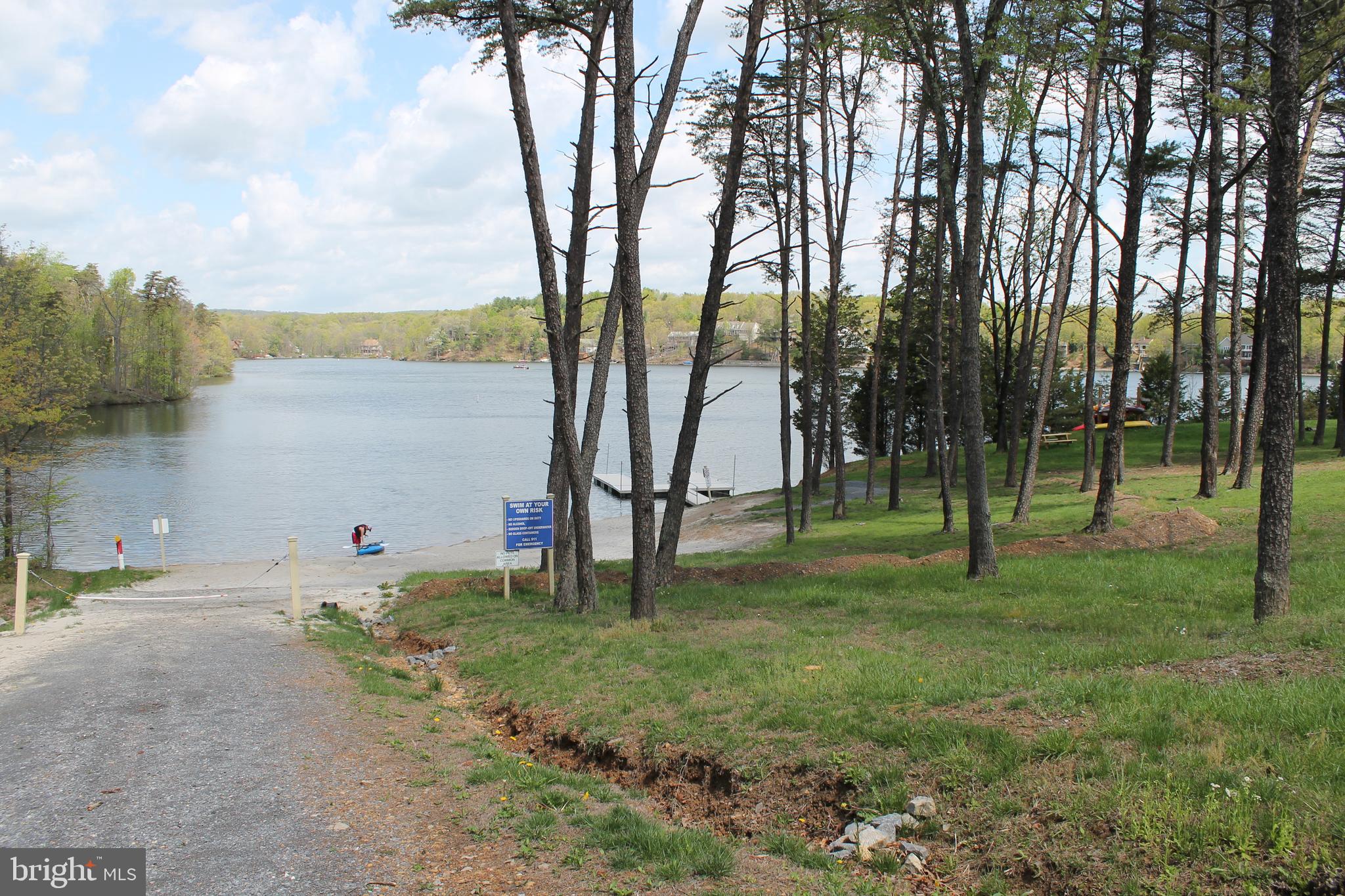 LAKE HOLIDAY ESTATES - Land
