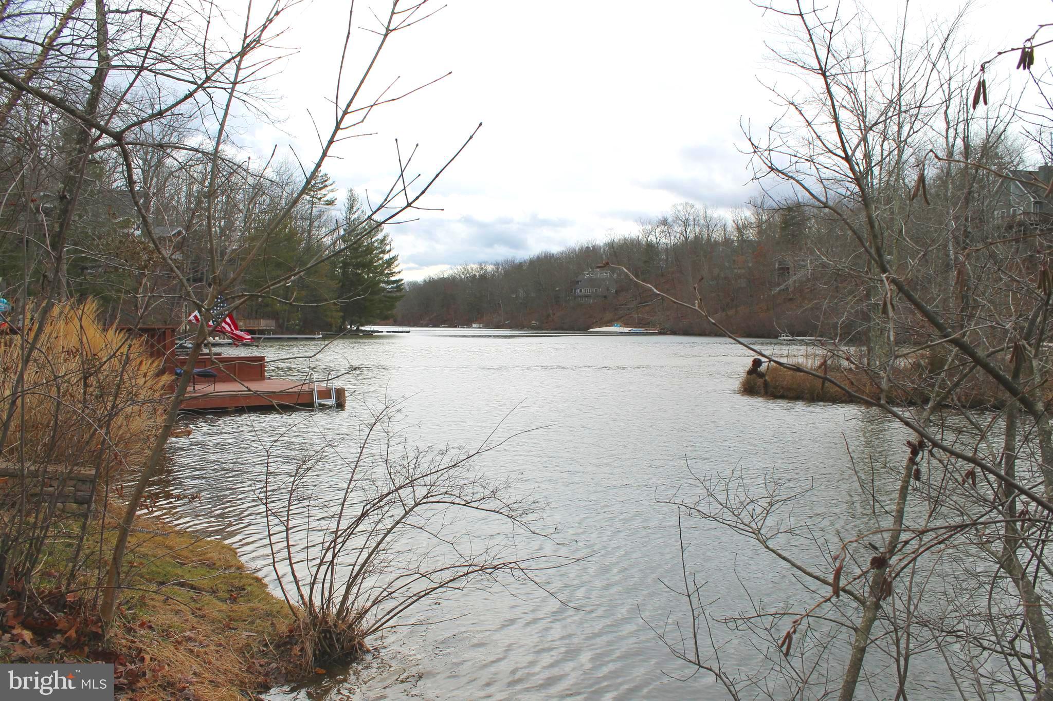 LAKE HOLIDAY ESTATES - Land