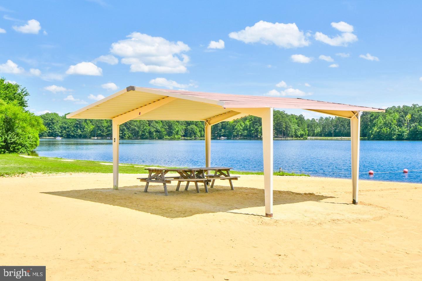 LAKE CAROLINE - Land