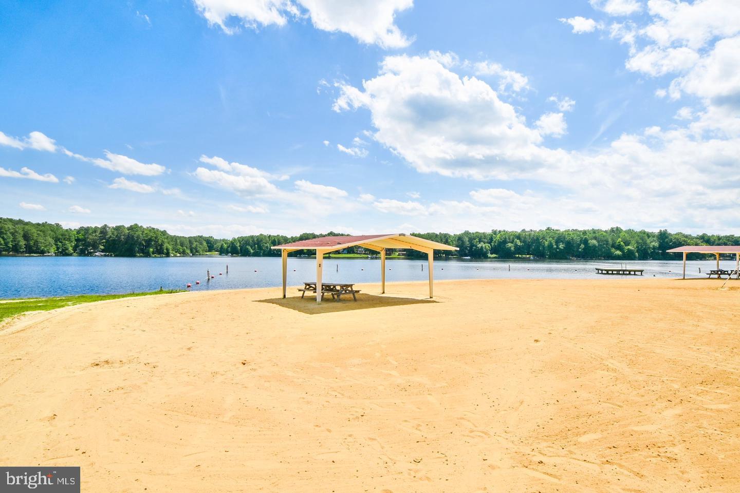 LAKE CAROLINE - Land