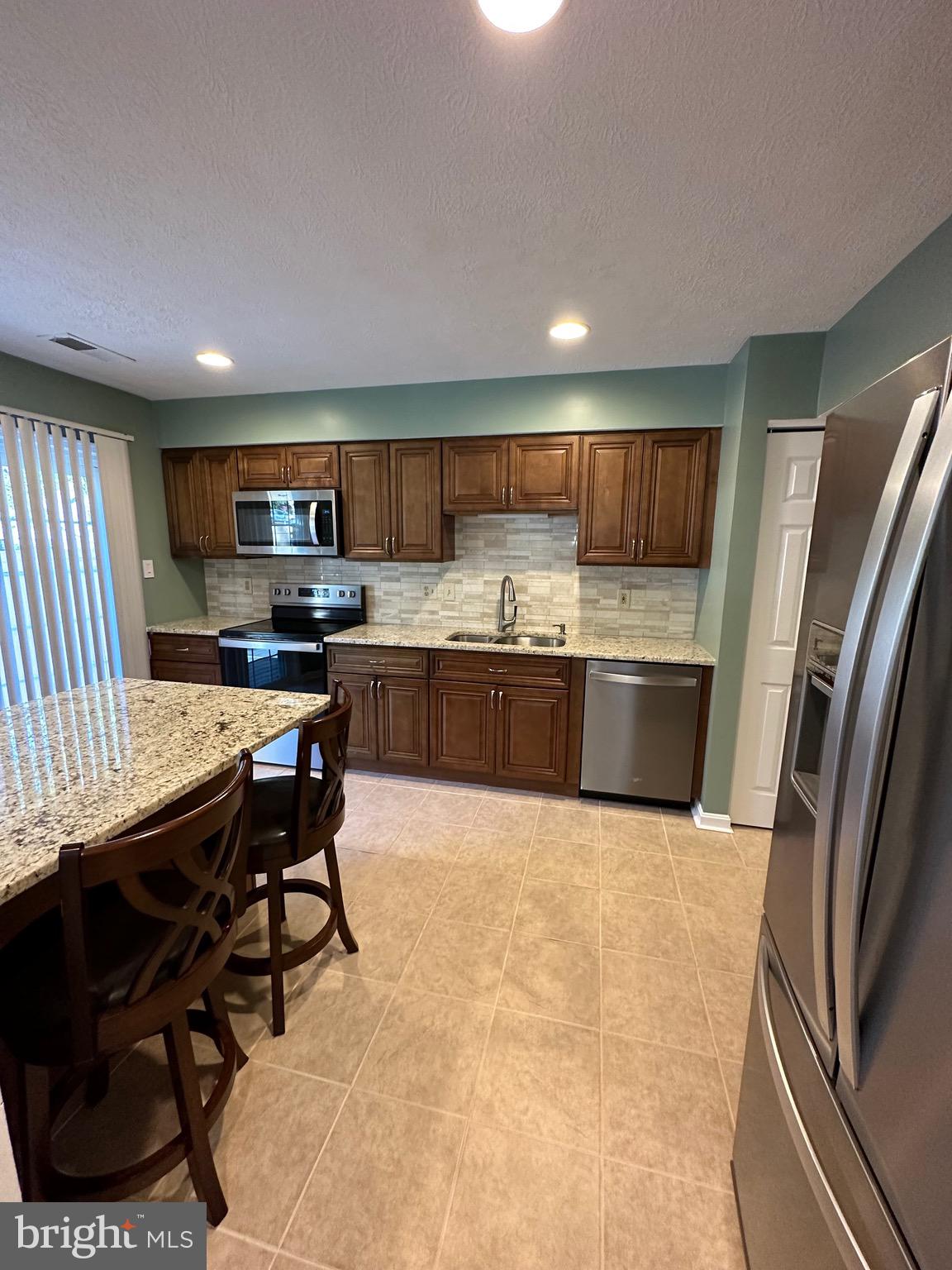 SINGLETONS GROVE - Residential Lease