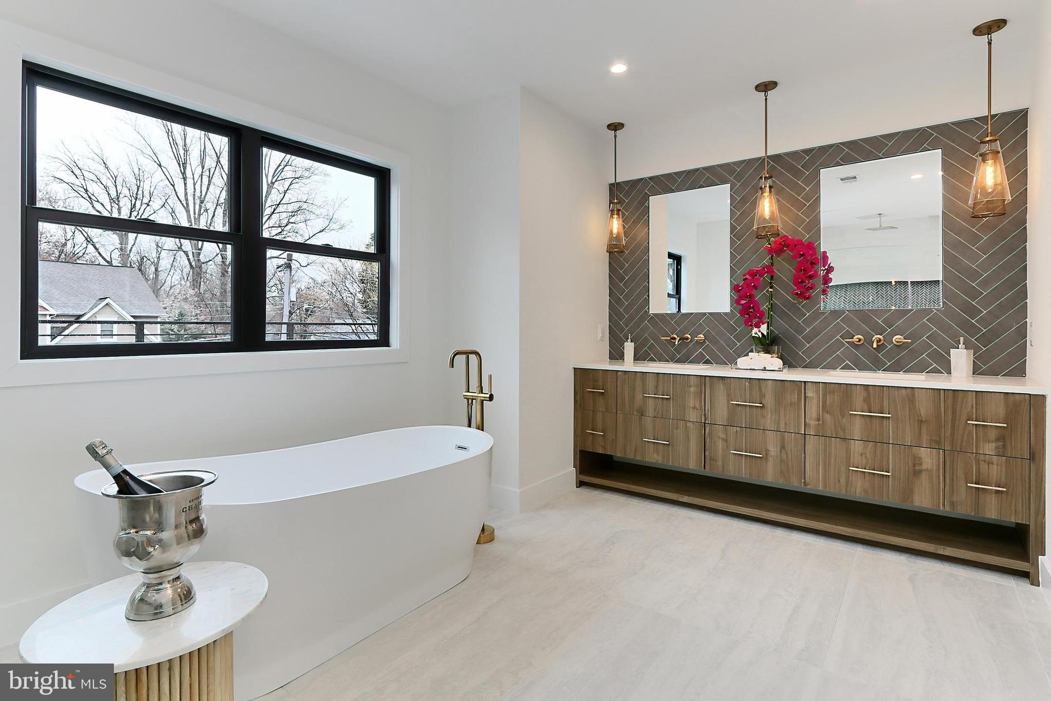 VIENNA WOODS - Residential