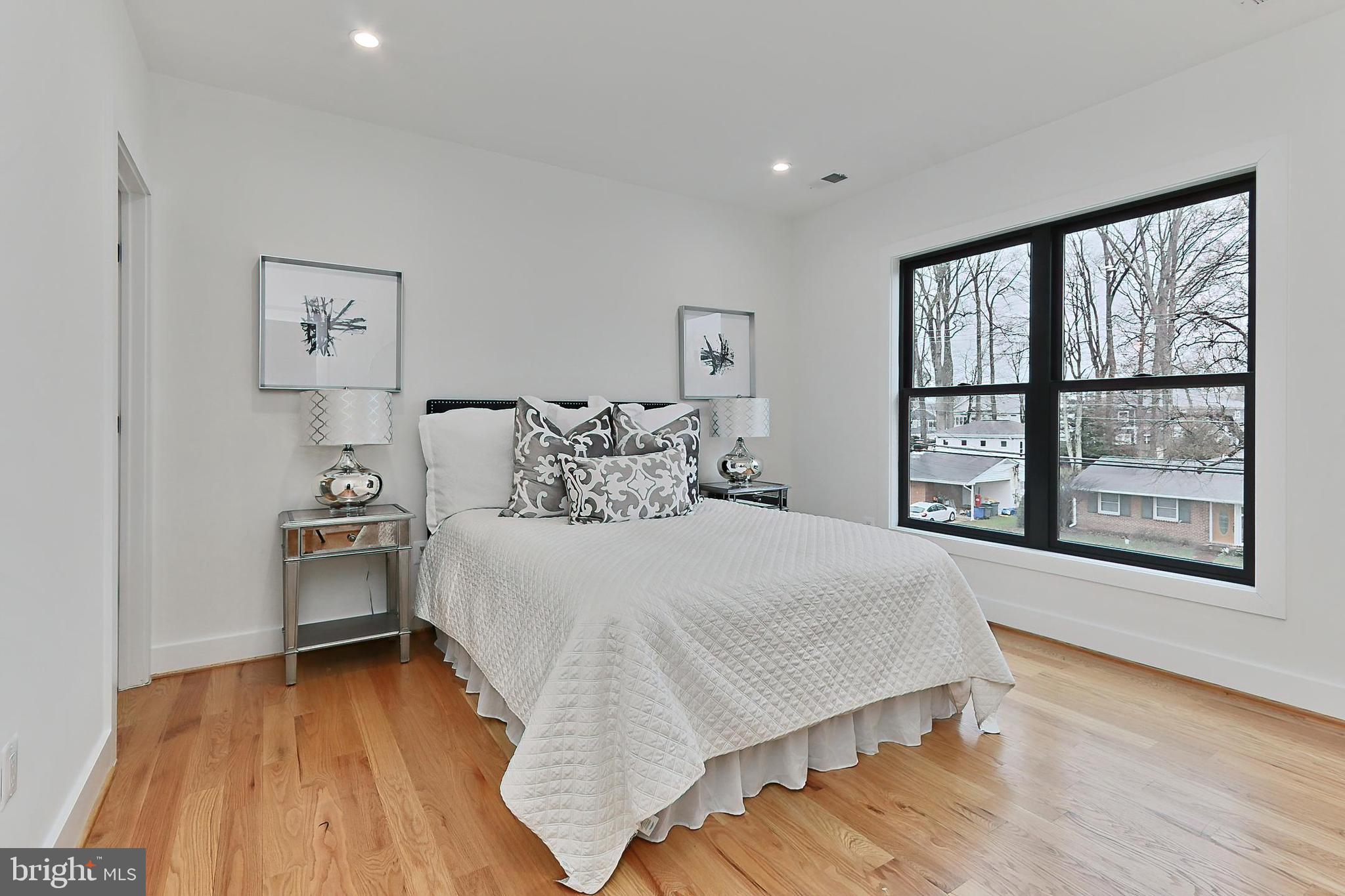 VIENNA WOODS - Residential