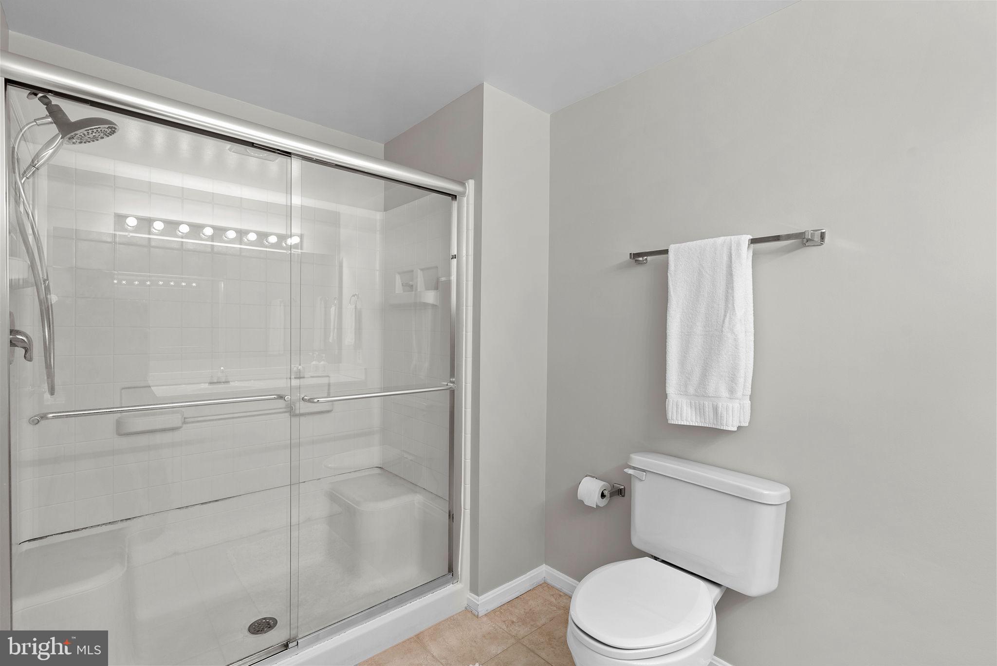 LANSDOWNE WOODS LEISURE WORLD - Residential