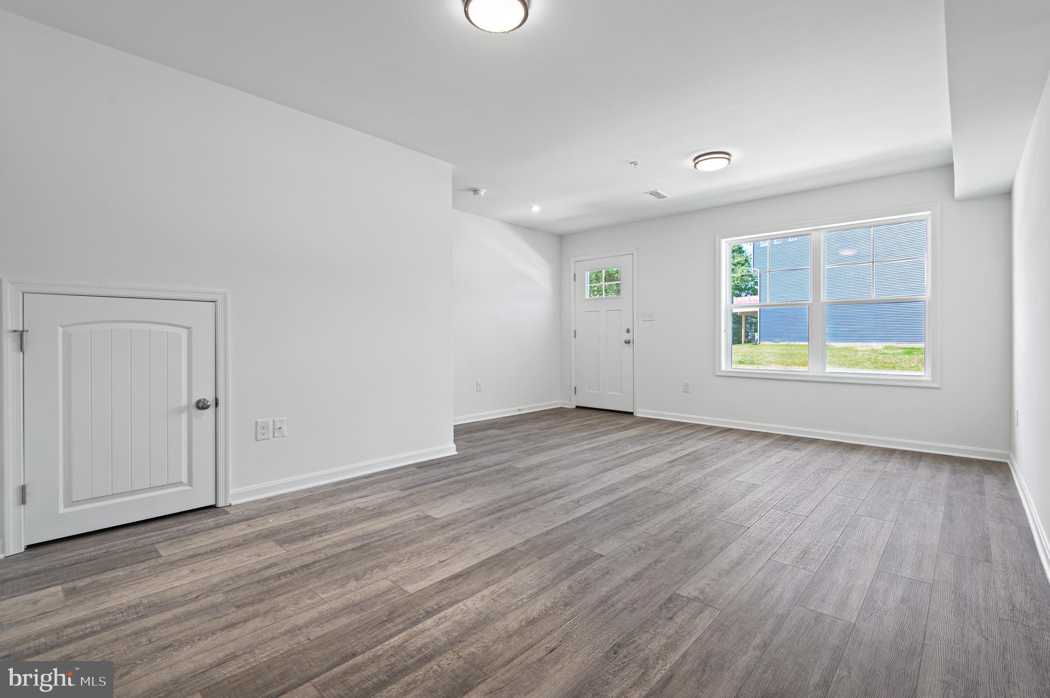 HOLLY OAKS - Residential