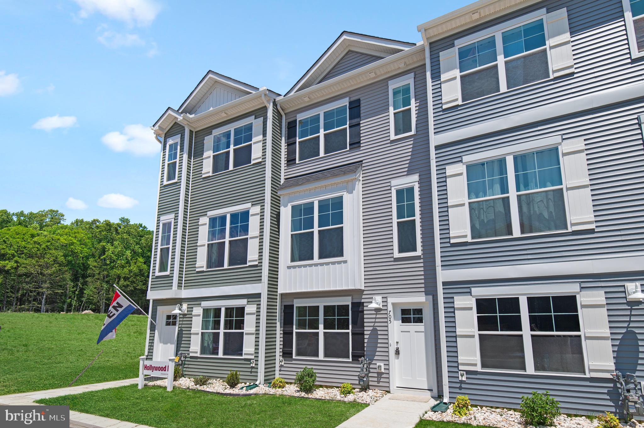 HOLLY OAKS - Residential