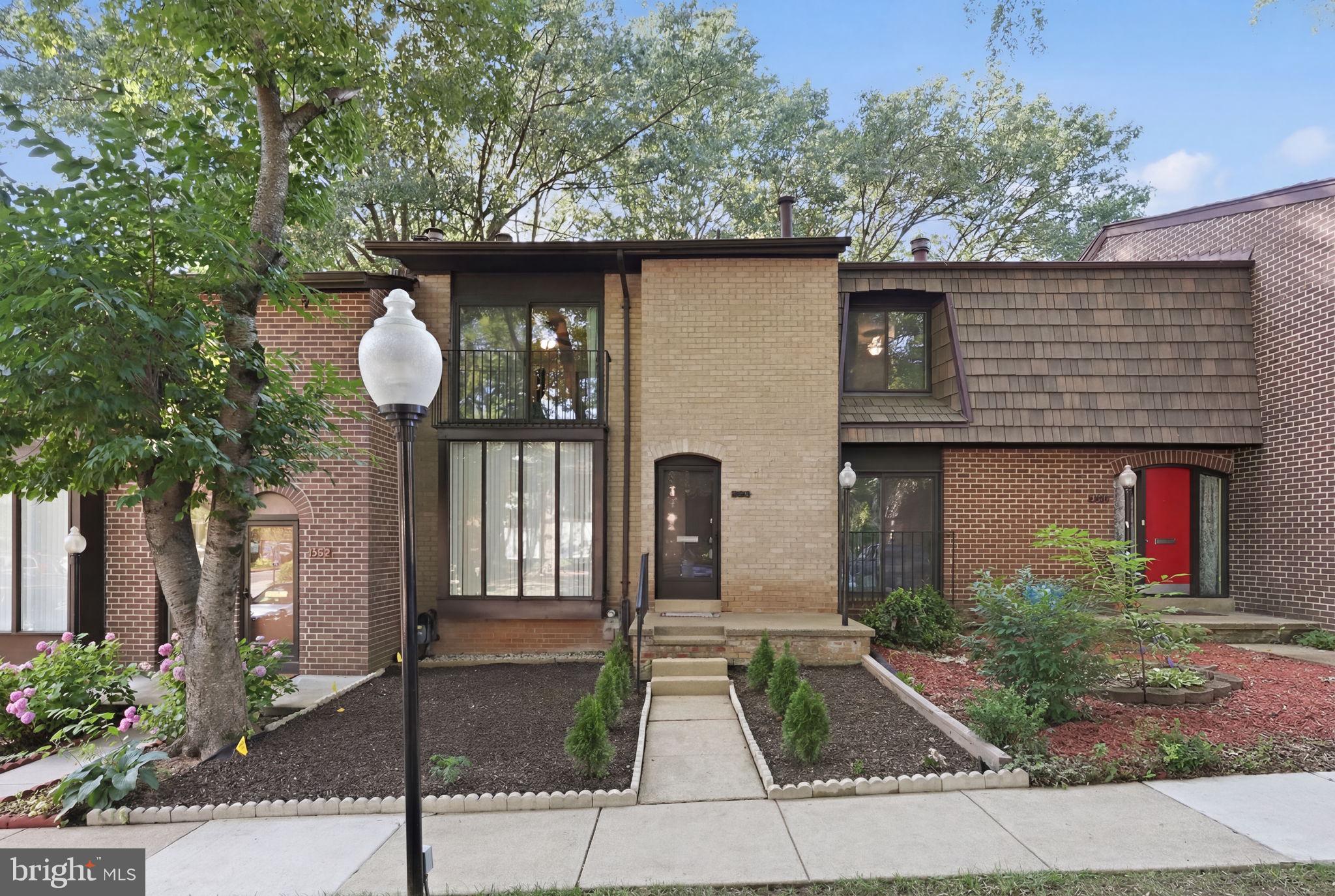 AMERICANA FAIRFAX - Residential
