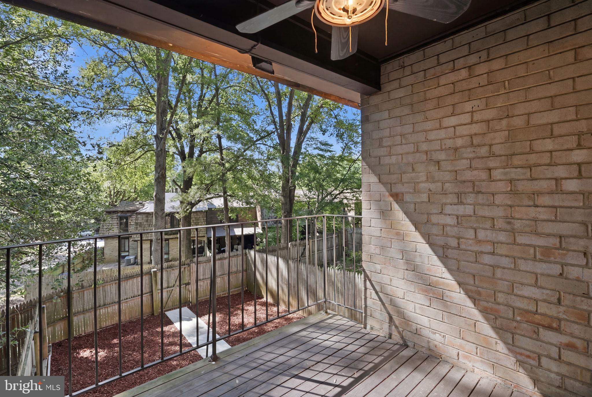 AMERICANA FAIRFAX - Residential