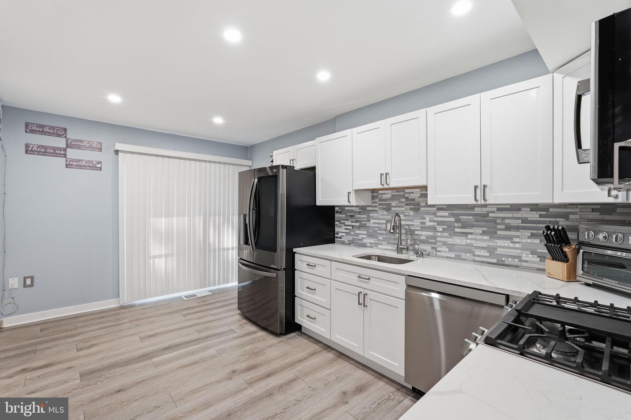 AMERICANA FAIRFAX - Residential