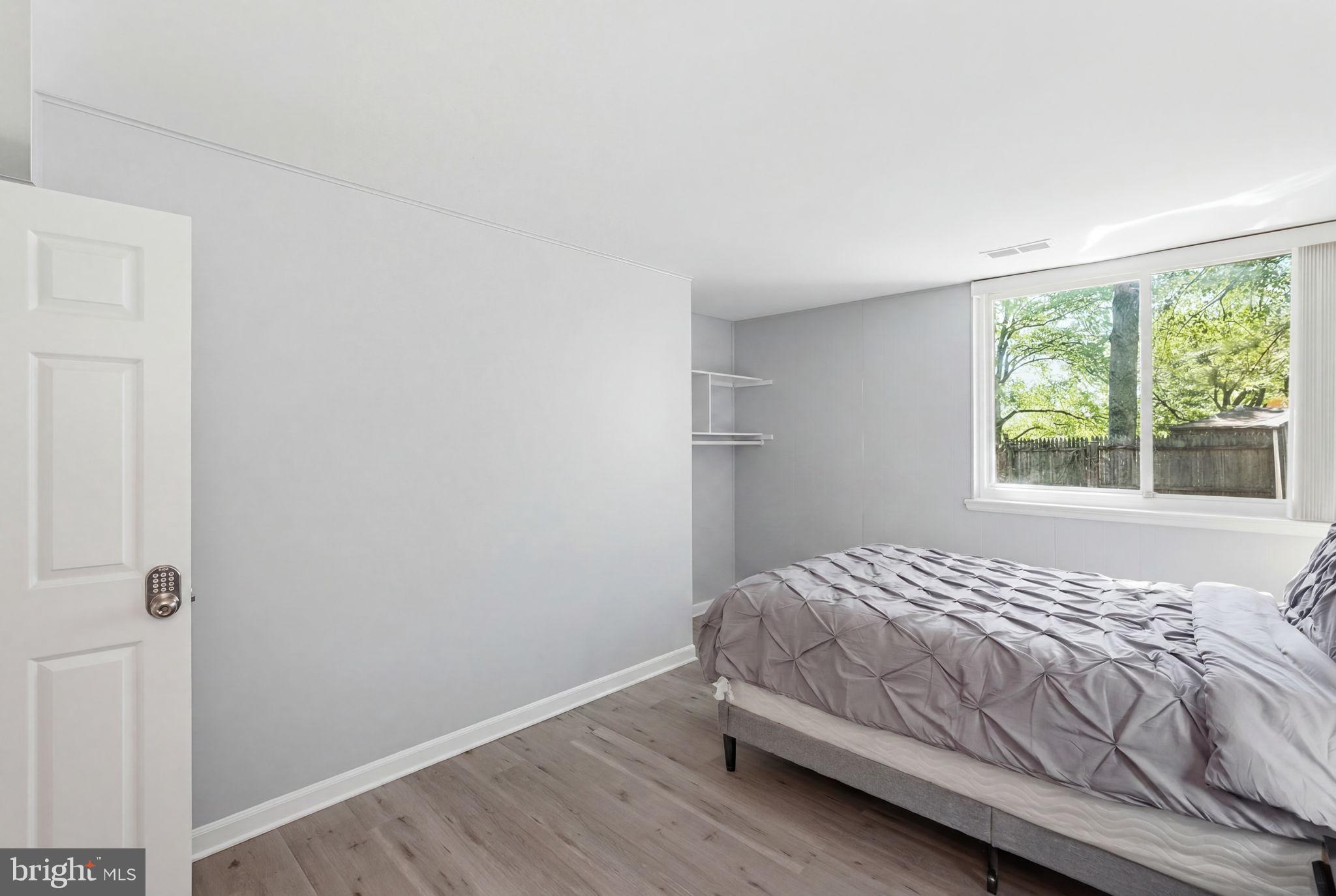 AMERICANA FAIRFAX - Residential
