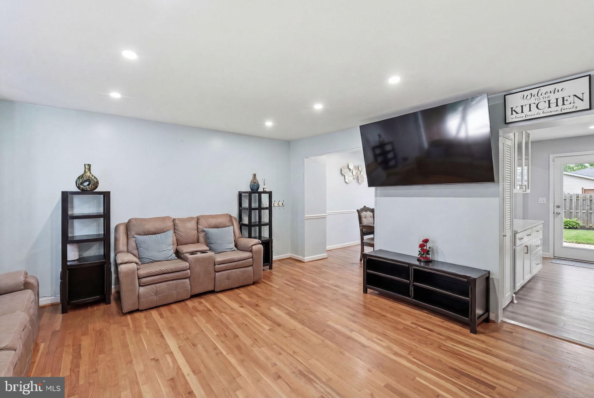 AMERICANA FAIRFAX - Residential