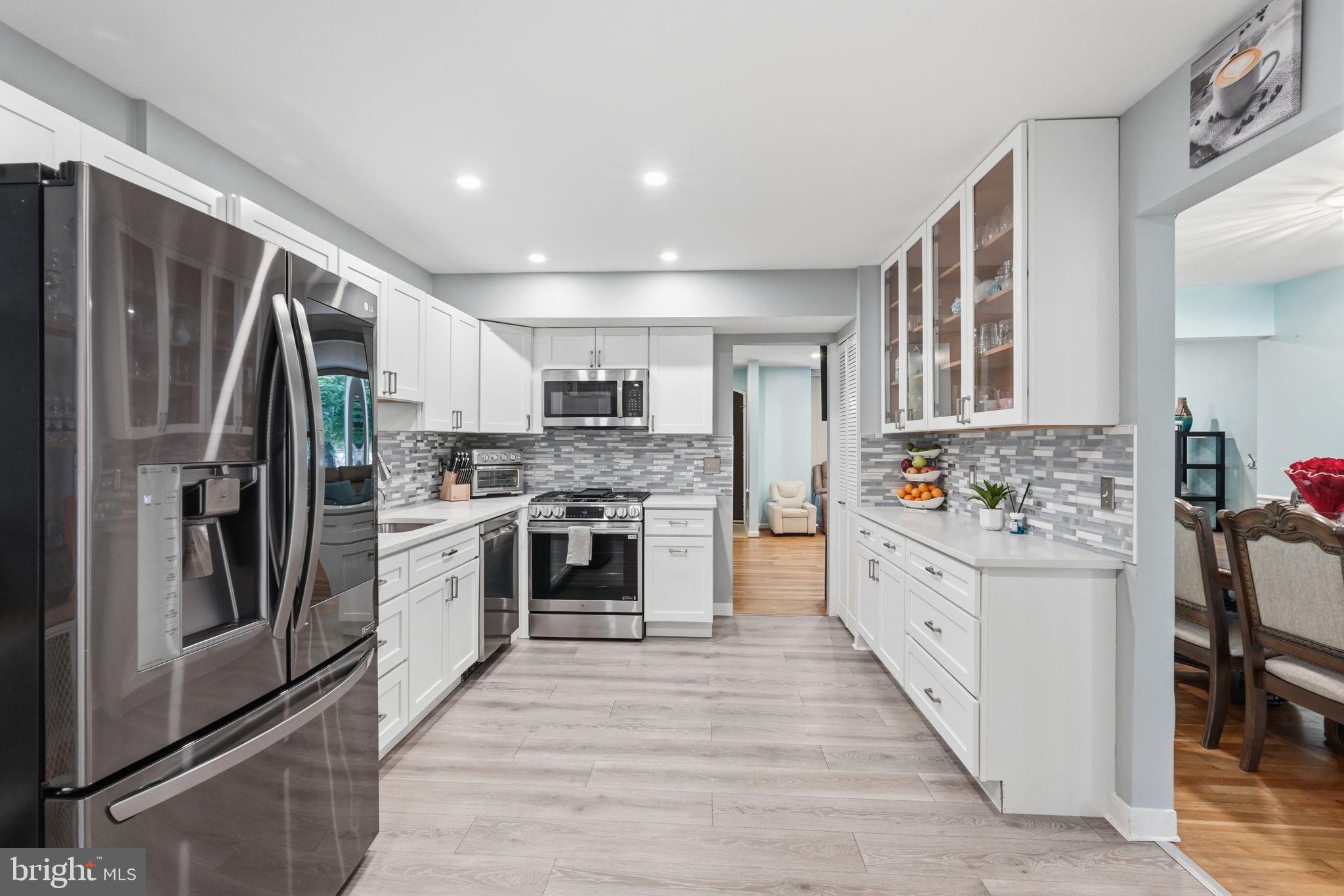 AMERICANA FAIRFAX - Residential