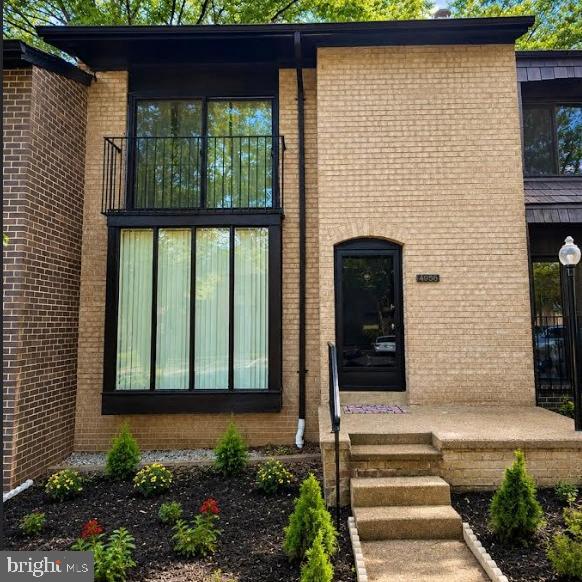 AMERICANA FAIRFAX - Residential