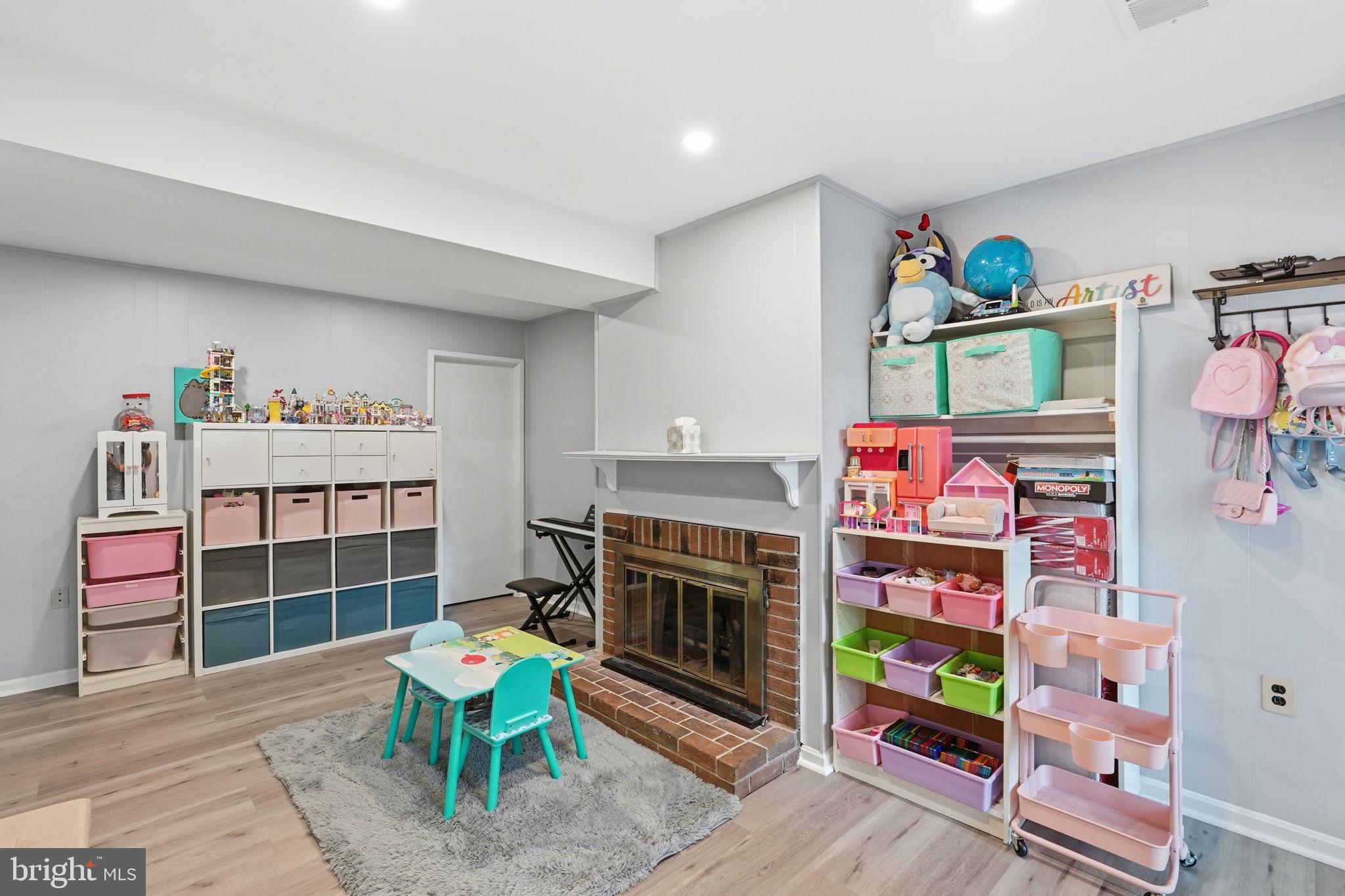 AMERICANA FAIRFAX - Residential