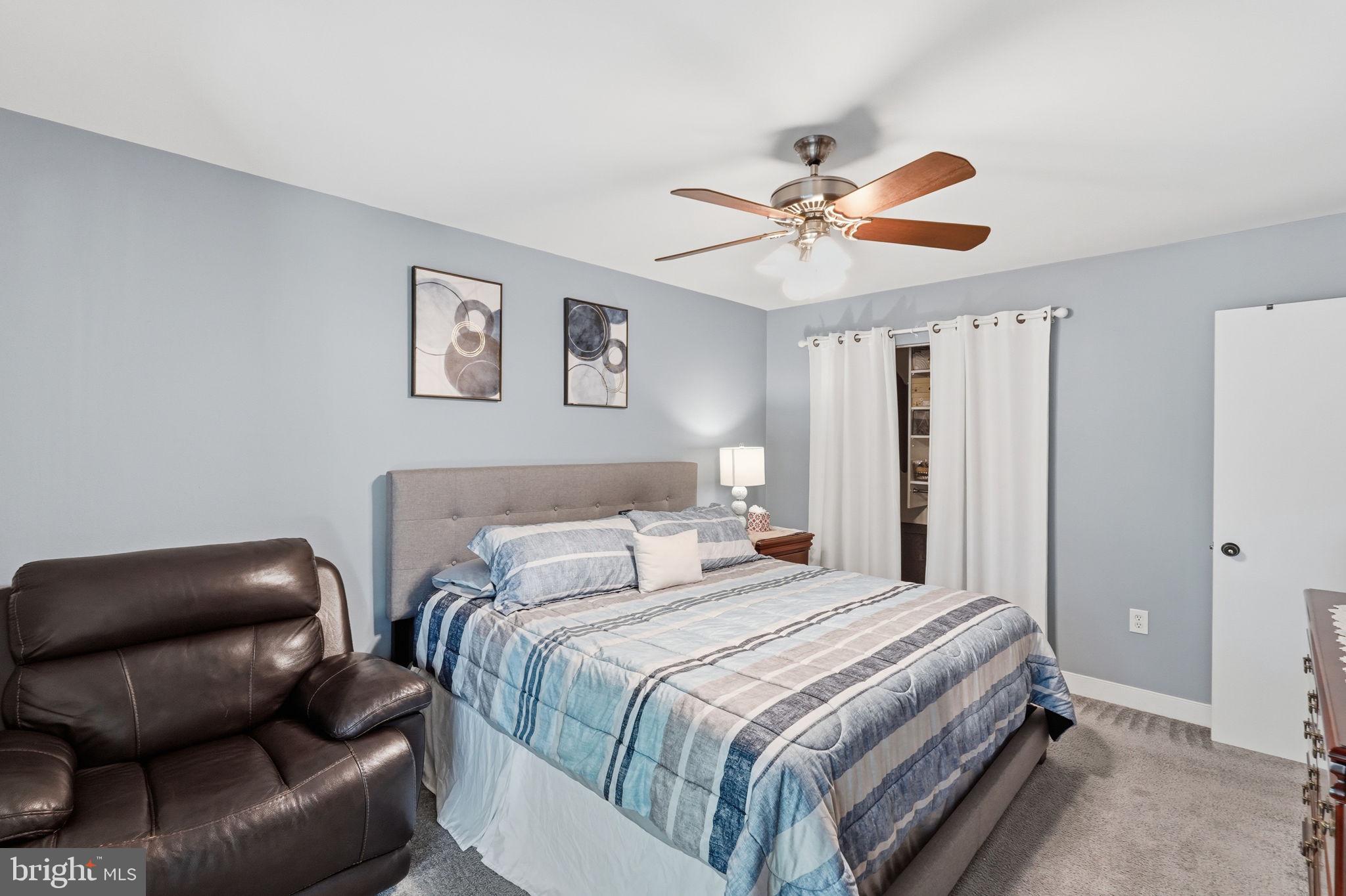AMERICANA FAIRFAX - Residential