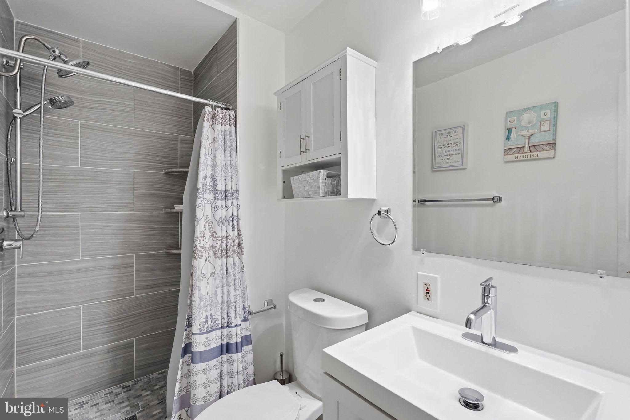 AMERICANA FAIRFAX - Residential