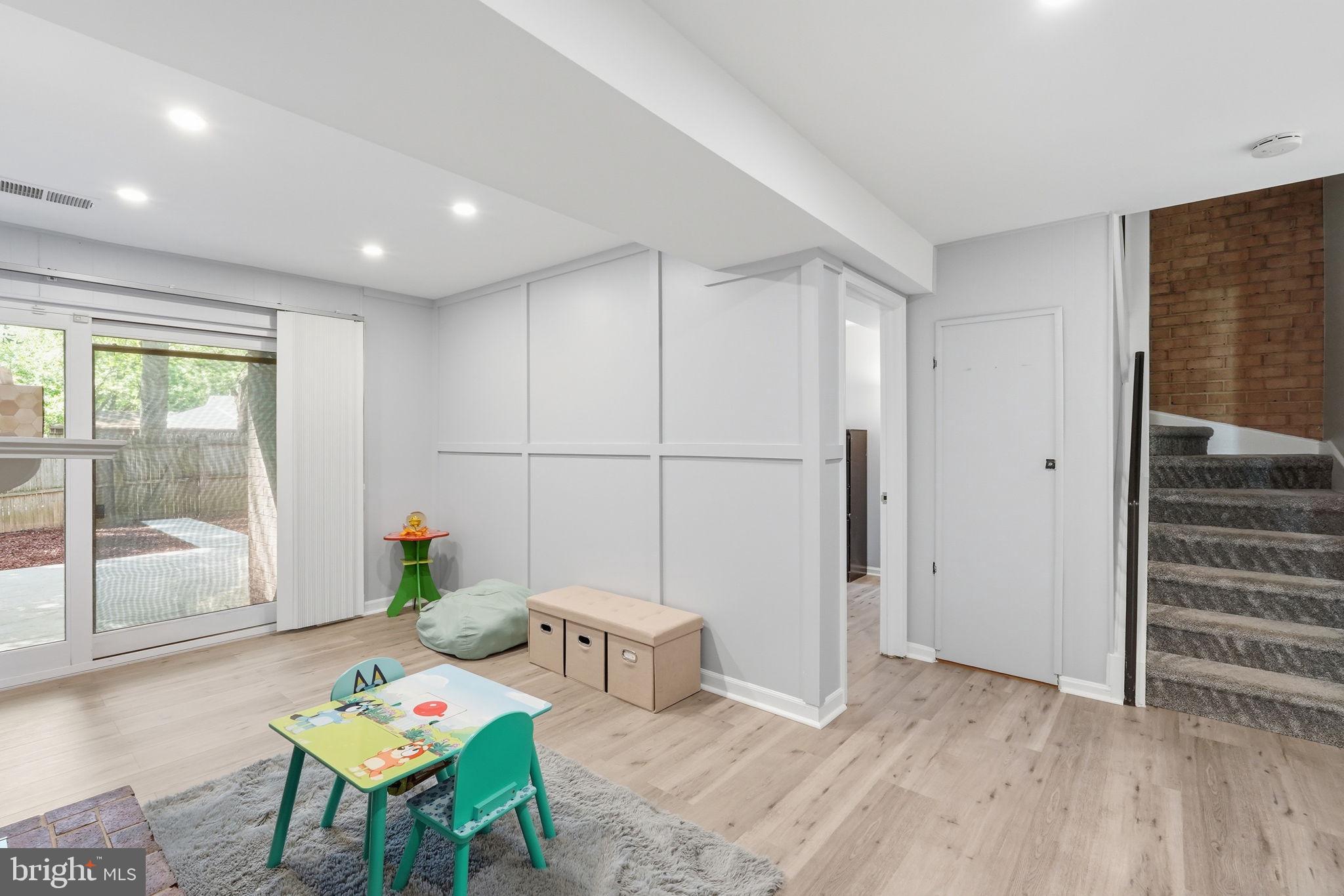 AMERICANA FAIRFAX - Residential