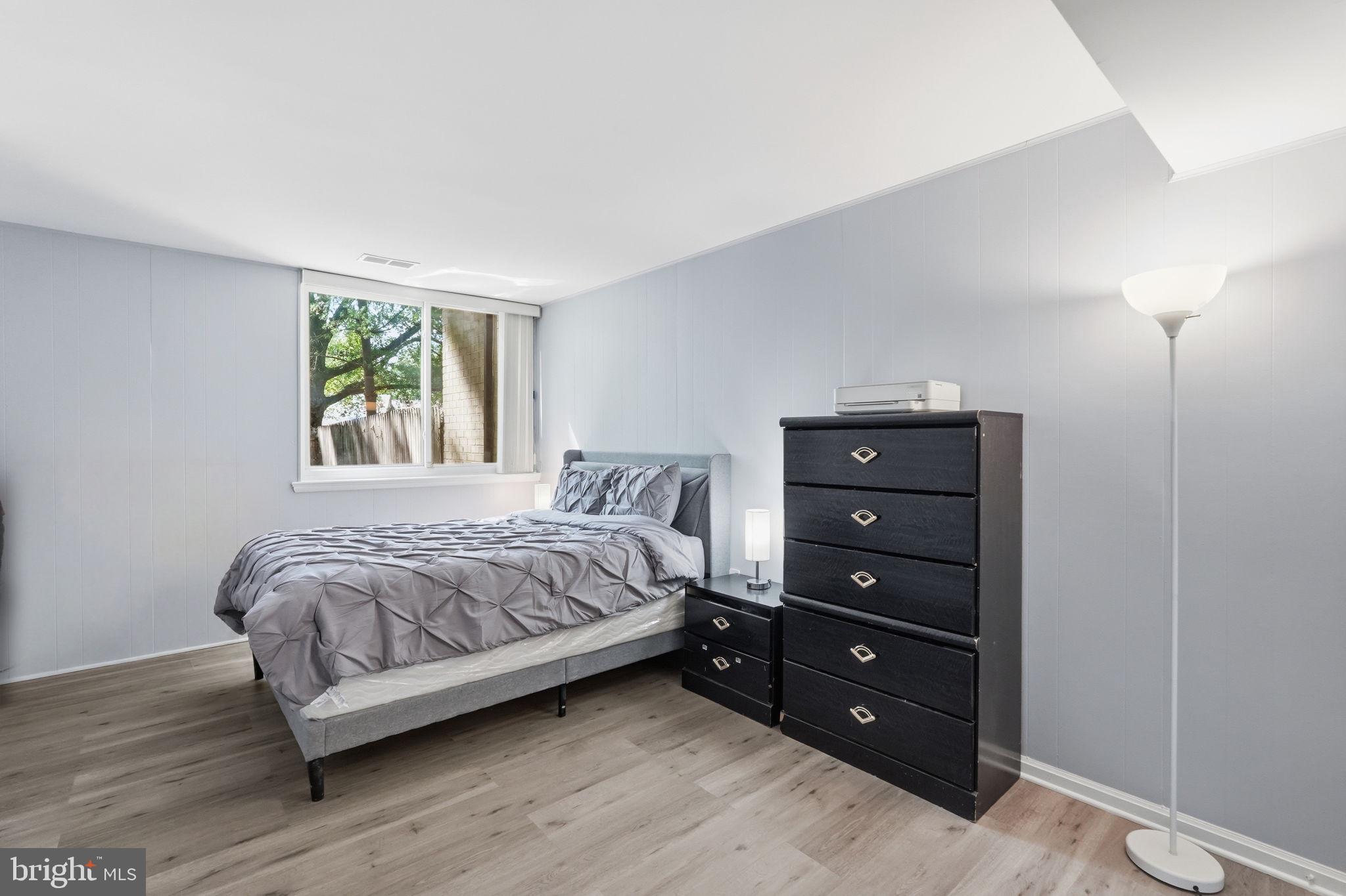 AMERICANA FAIRFAX - Residential