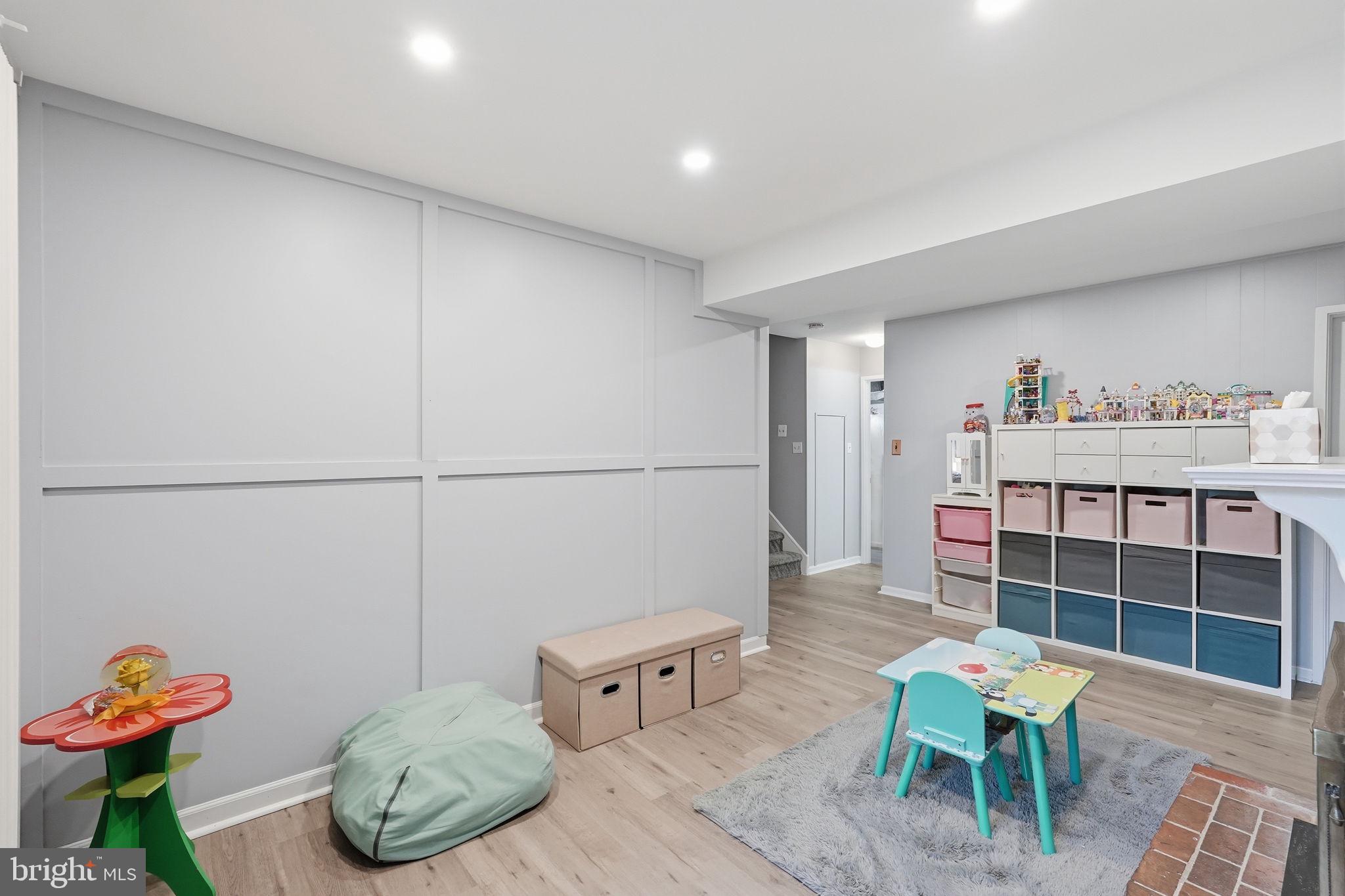 AMERICANA FAIRFAX - Residential