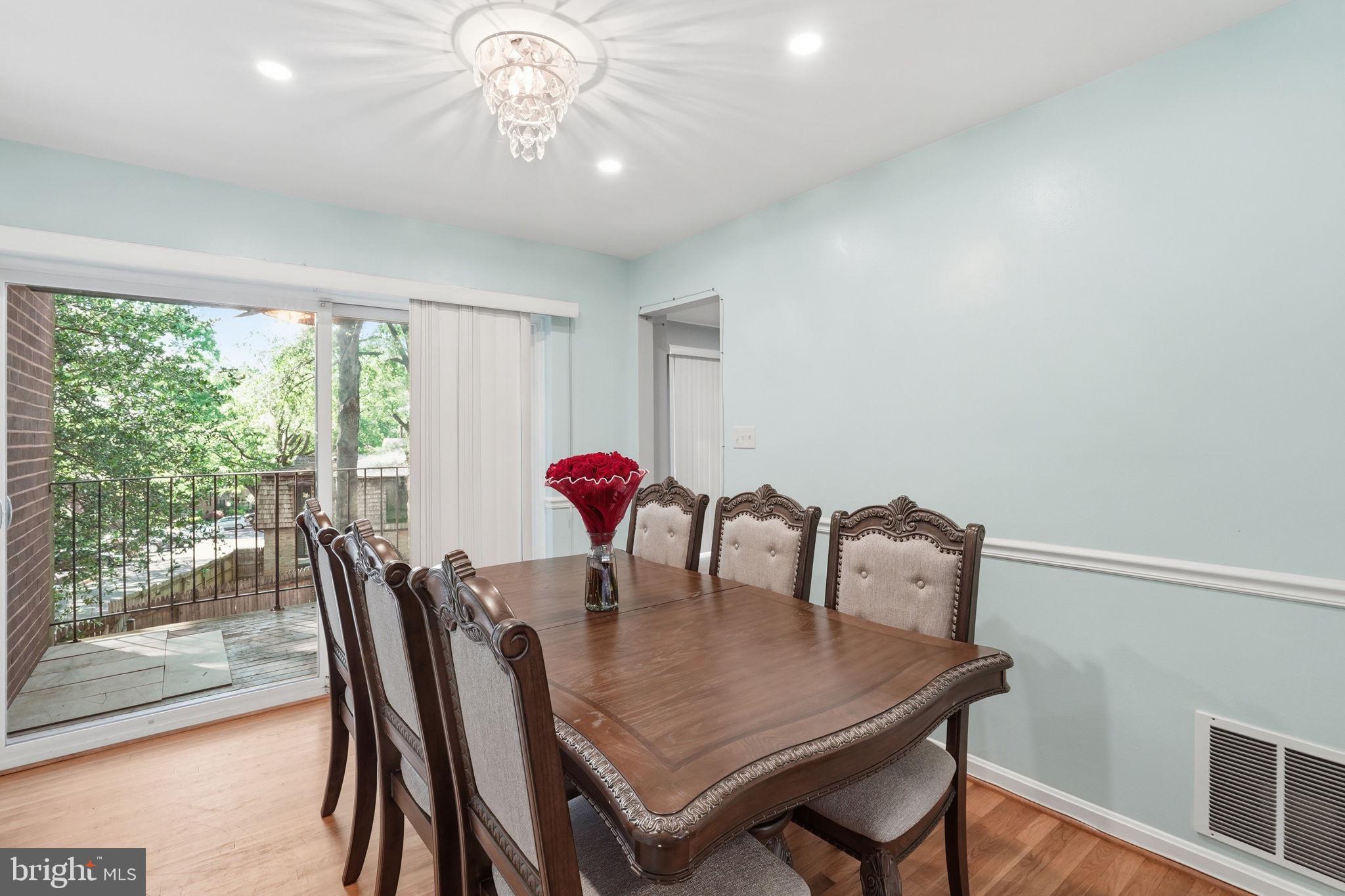 AMERICANA FAIRFAX - Residential