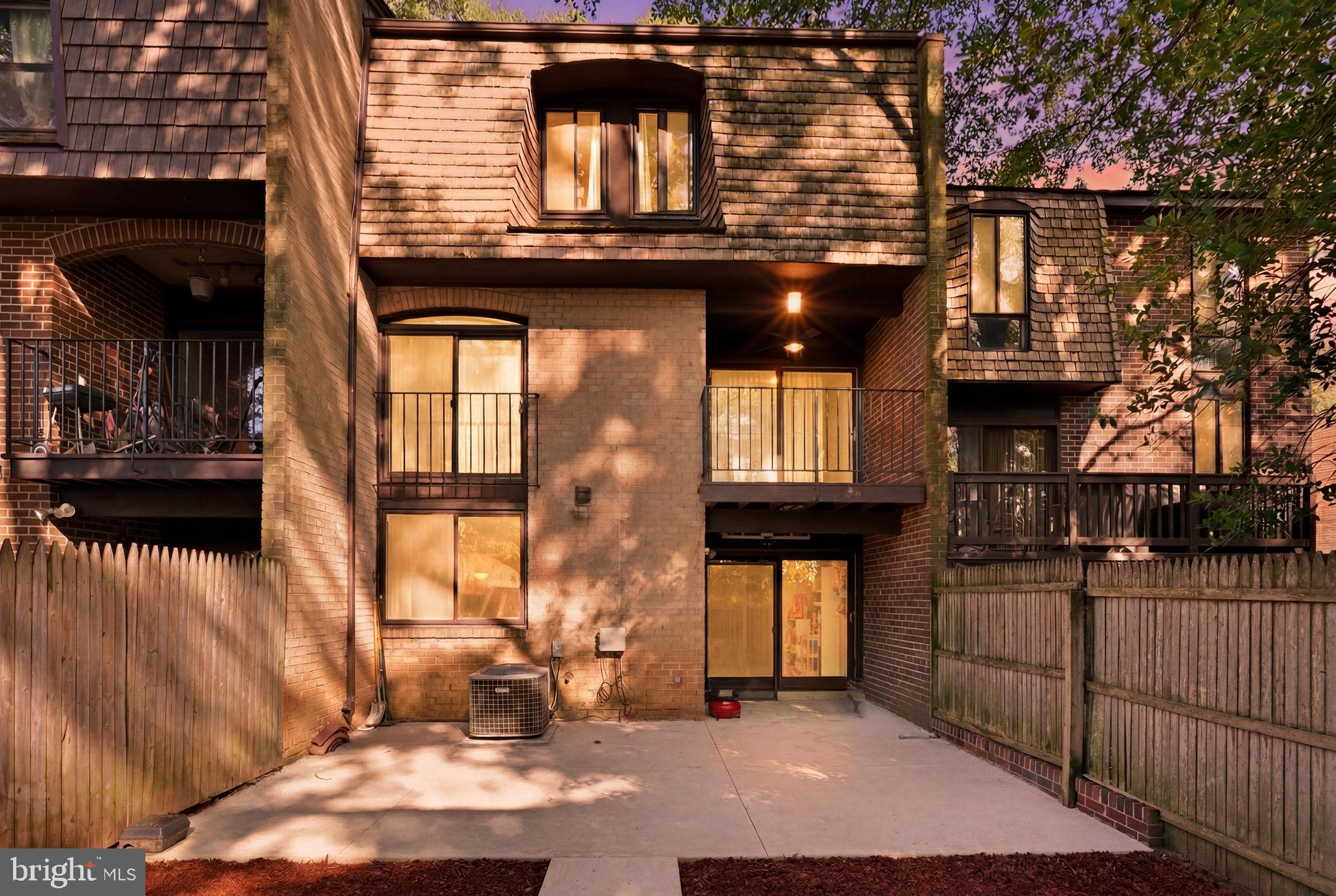 AMERICANA FAIRFAX - Residential