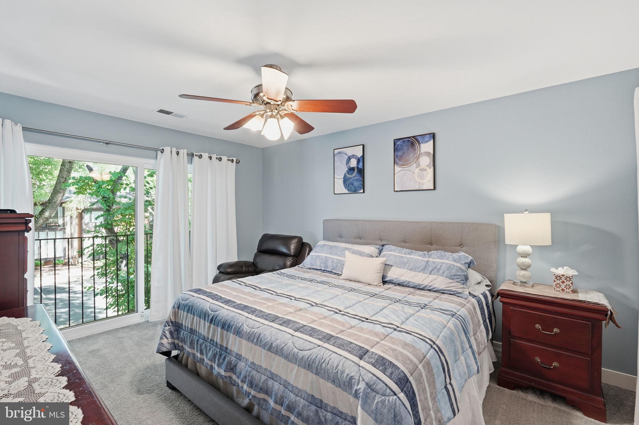 AMERICANA FAIRFAX - Residential