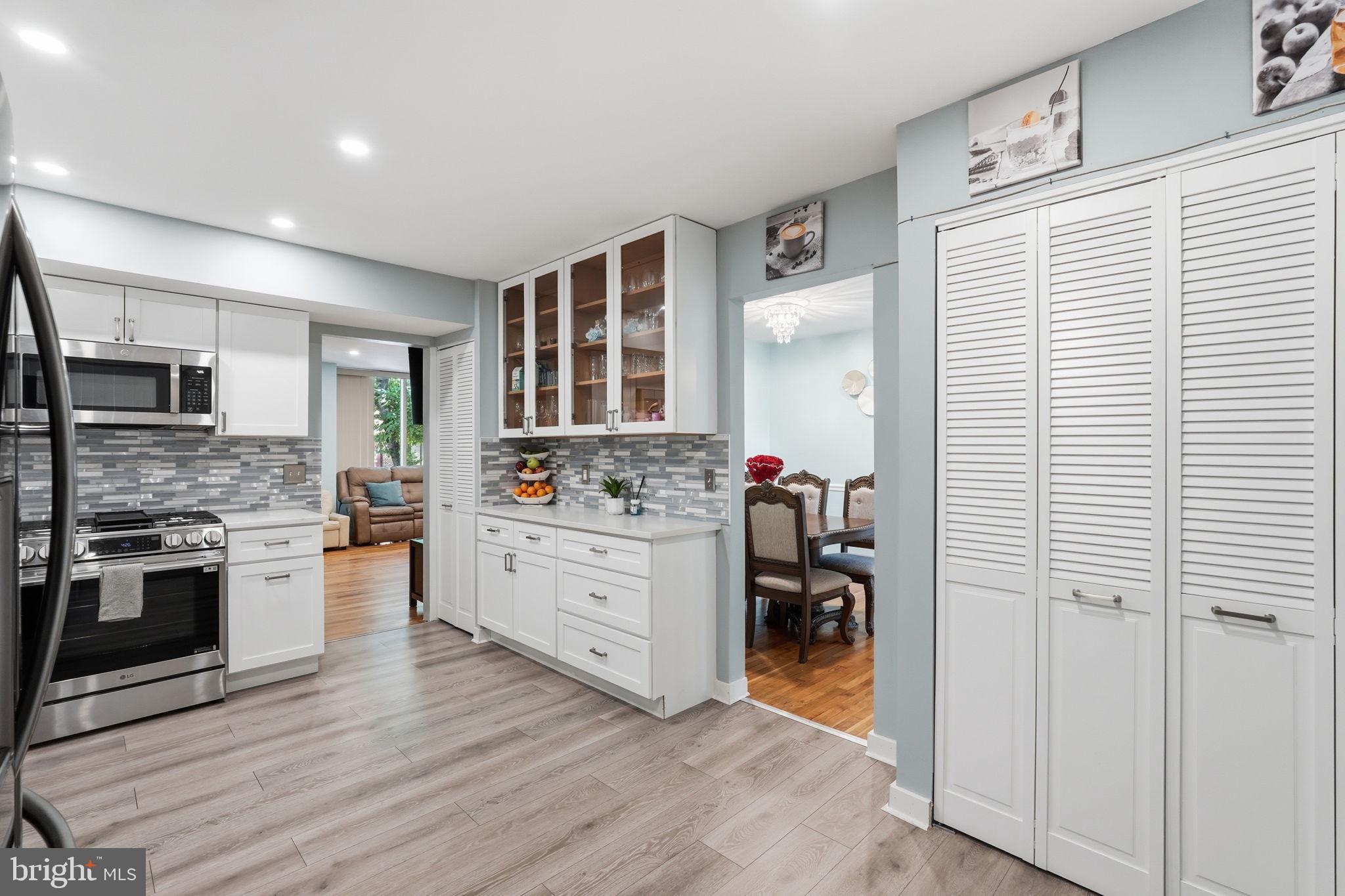 AMERICANA FAIRFAX - Residential