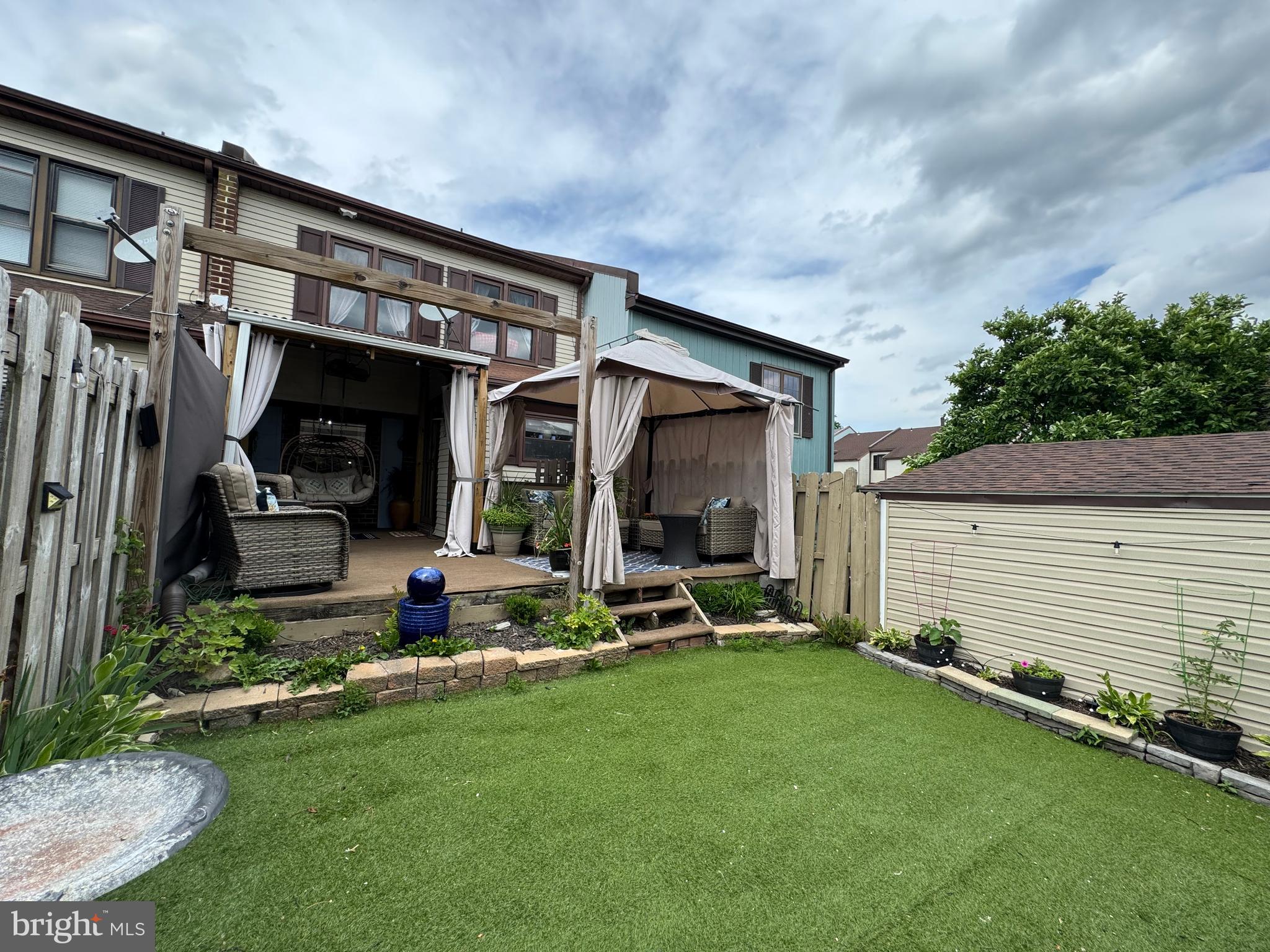COUNTRY CROSSING - Residential