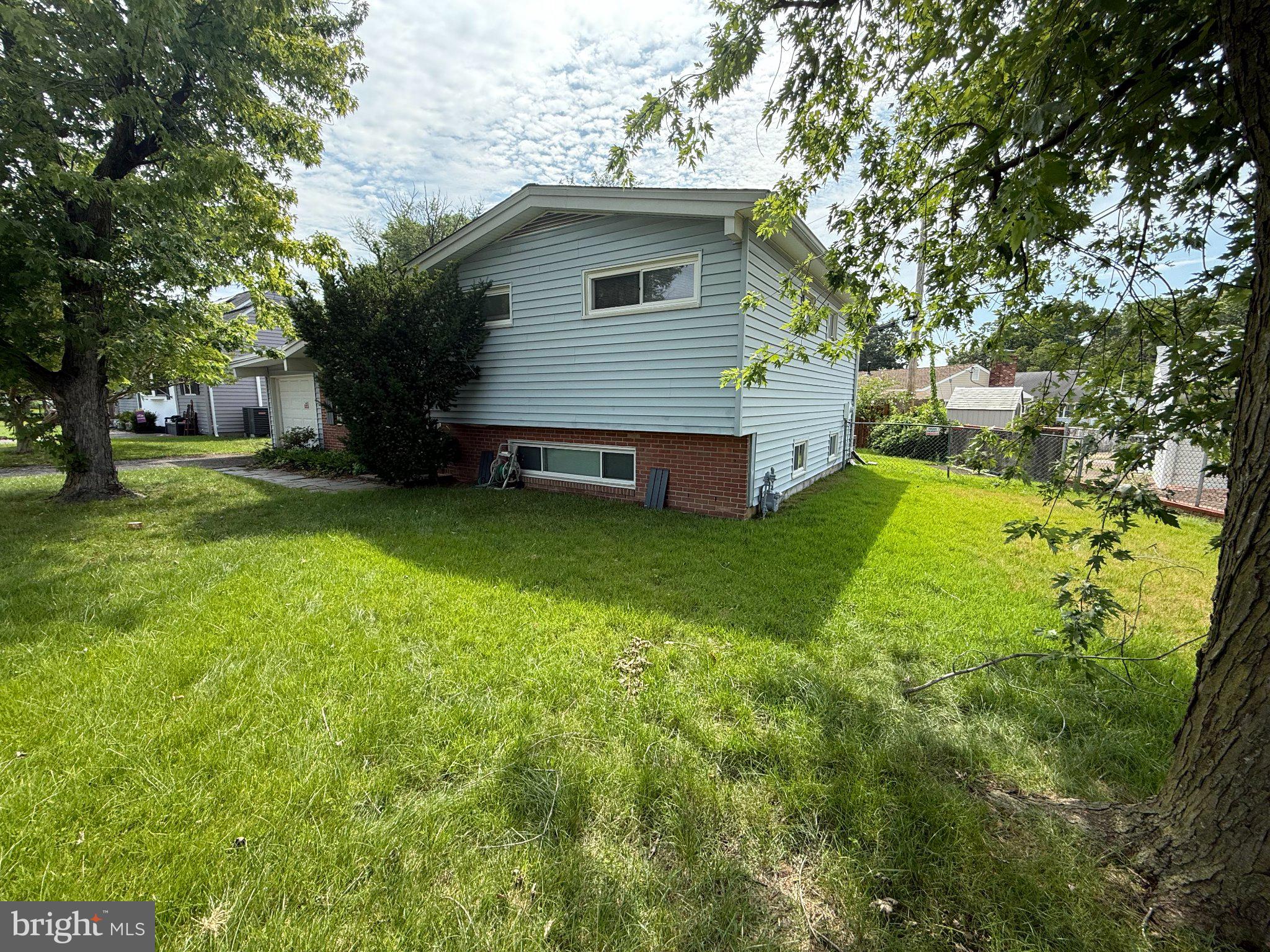 COUNTRY CLUB ESTATES - Residential
