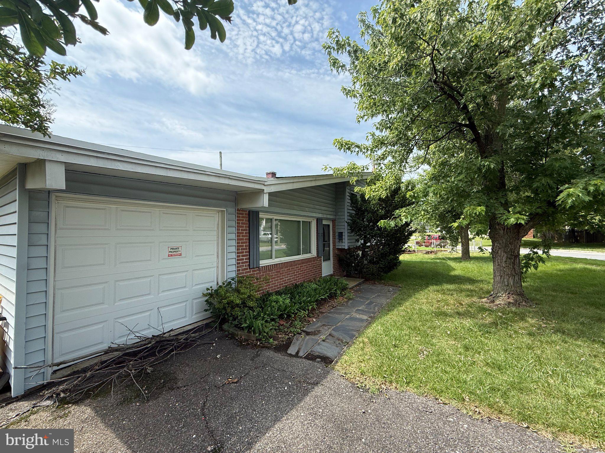 COUNTRY CLUB ESTATES - Residential
