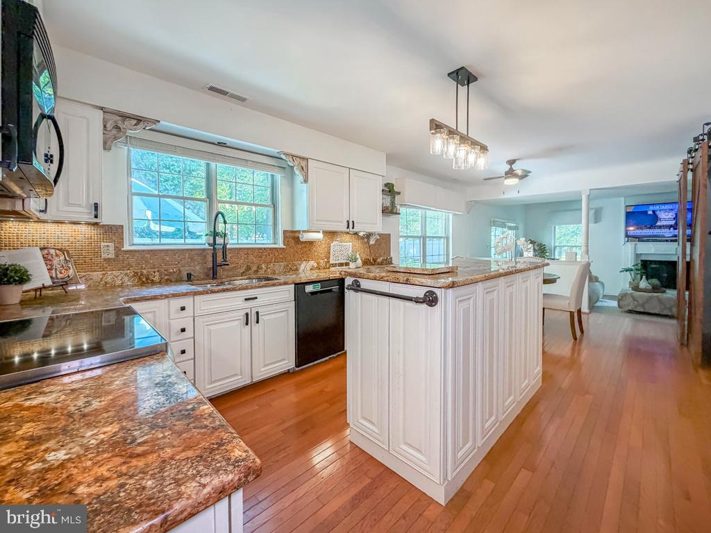 YARDLEY OAKS - Residential