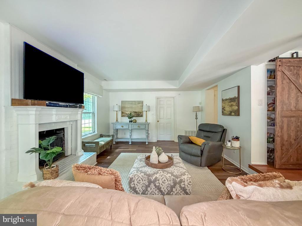 YARDLEY OAKS - Residential