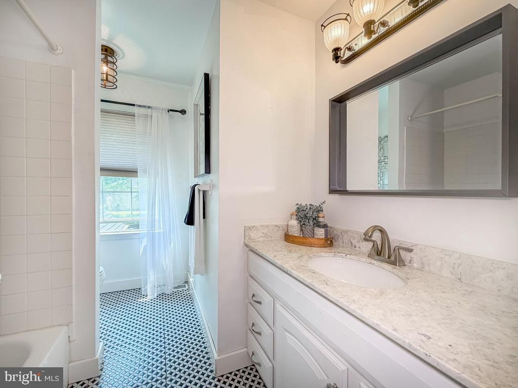 YARDLEY OAKS - Residential