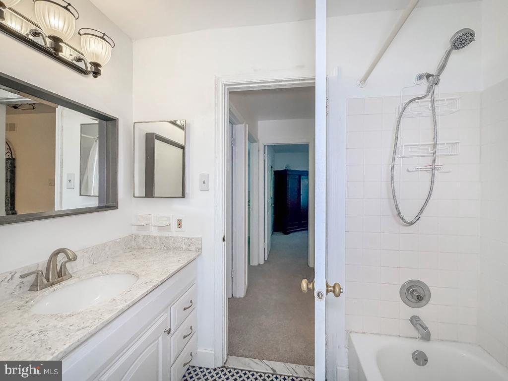 YARDLEY OAKS - Residential