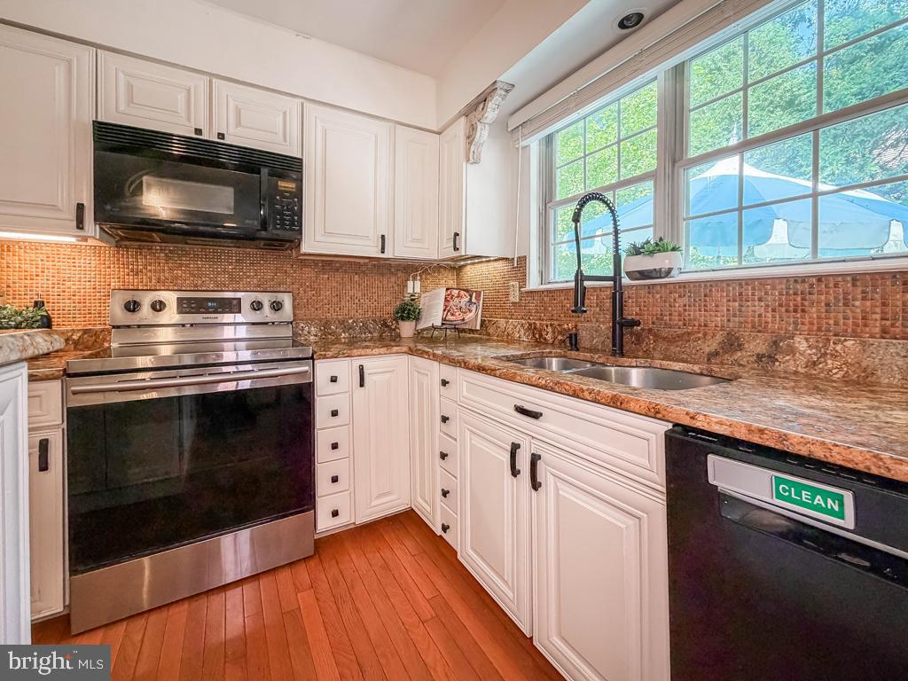 YARDLEY OAKS - Residential