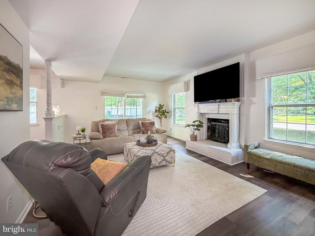 YARDLEY OAKS - Residential