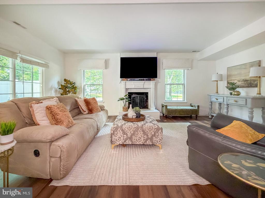YARDLEY OAKS - Residential